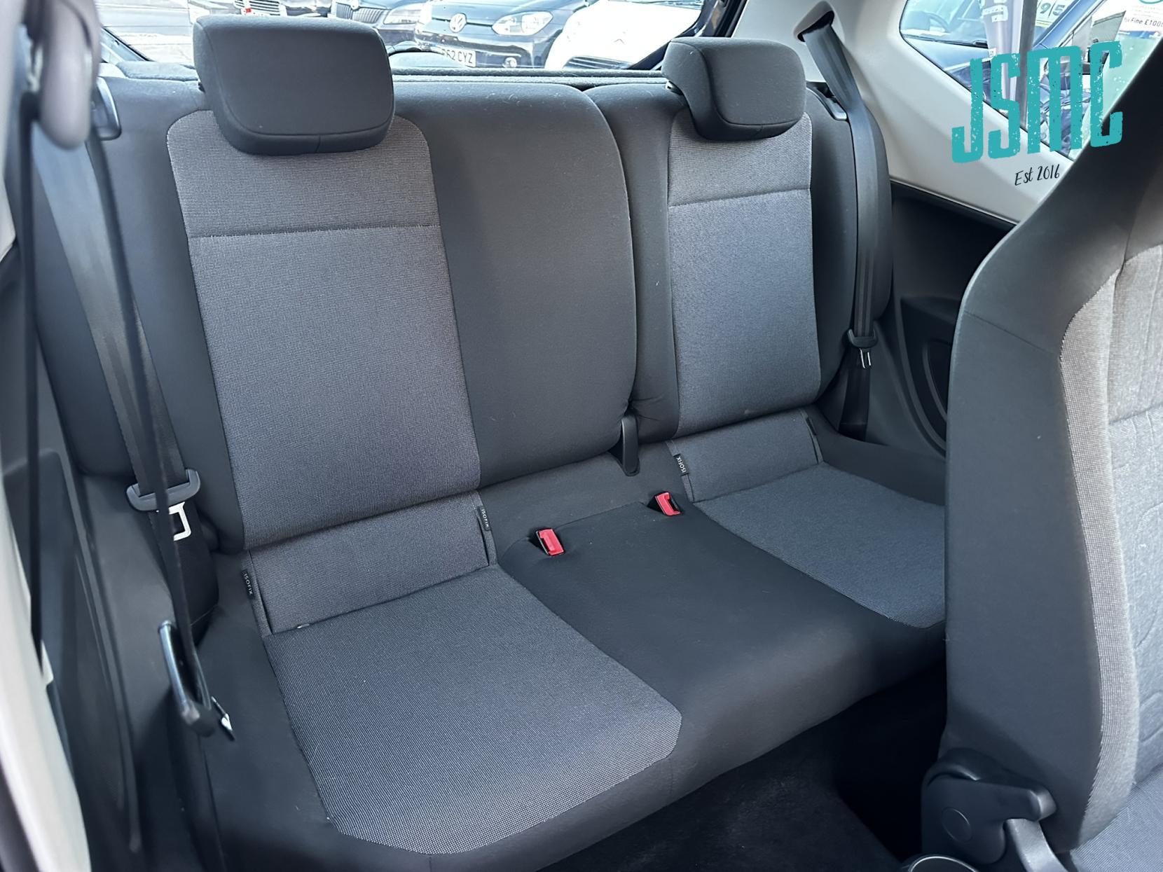 Volkswagen up! 1.0 Move up! Hatchback 3dr Petrol ASG Euro 5 (60 ps)