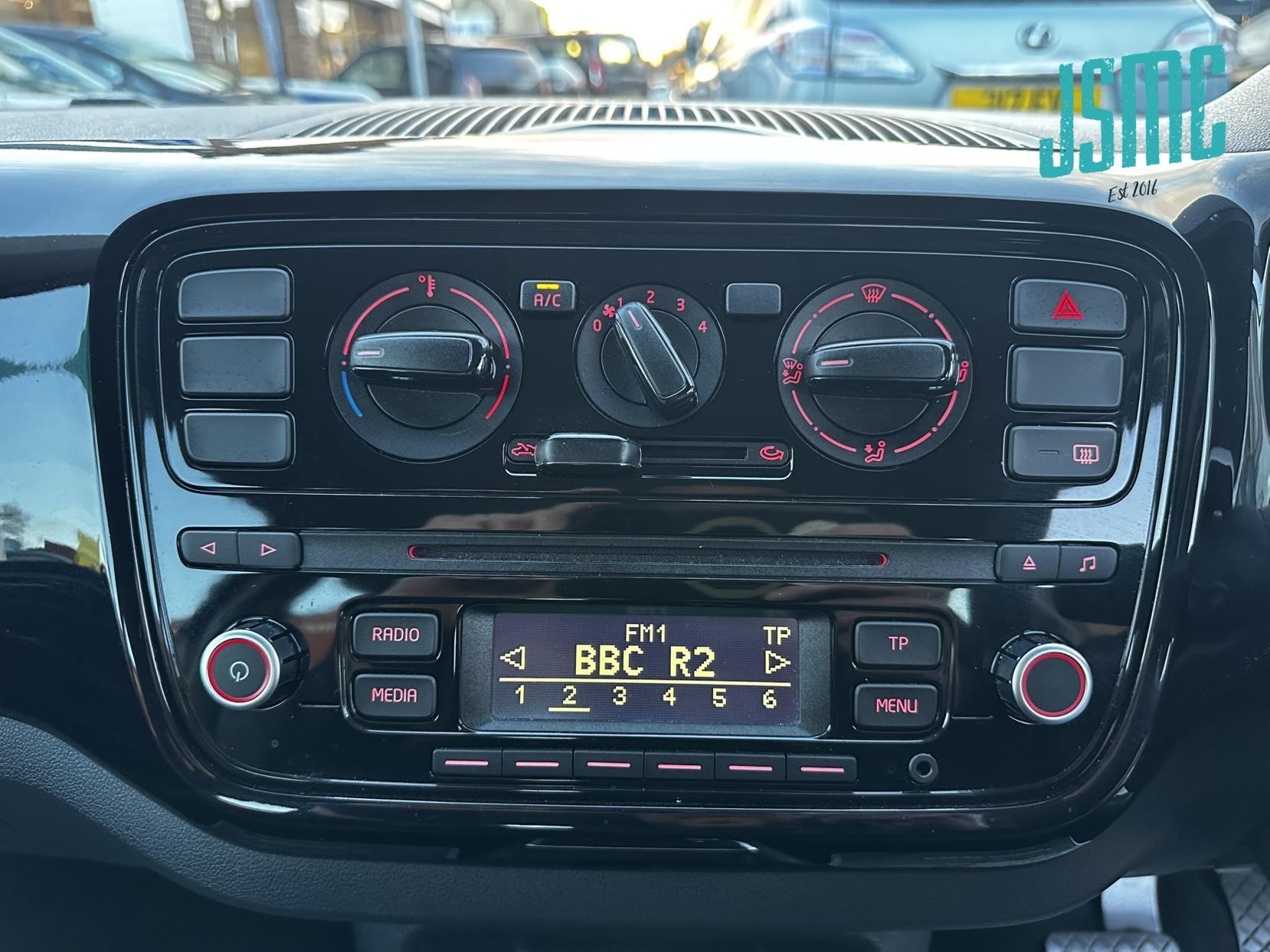 Volkswagen up! 1.0 Move up! Hatchback 3dr Petrol ASG Euro 5 (60 ps)