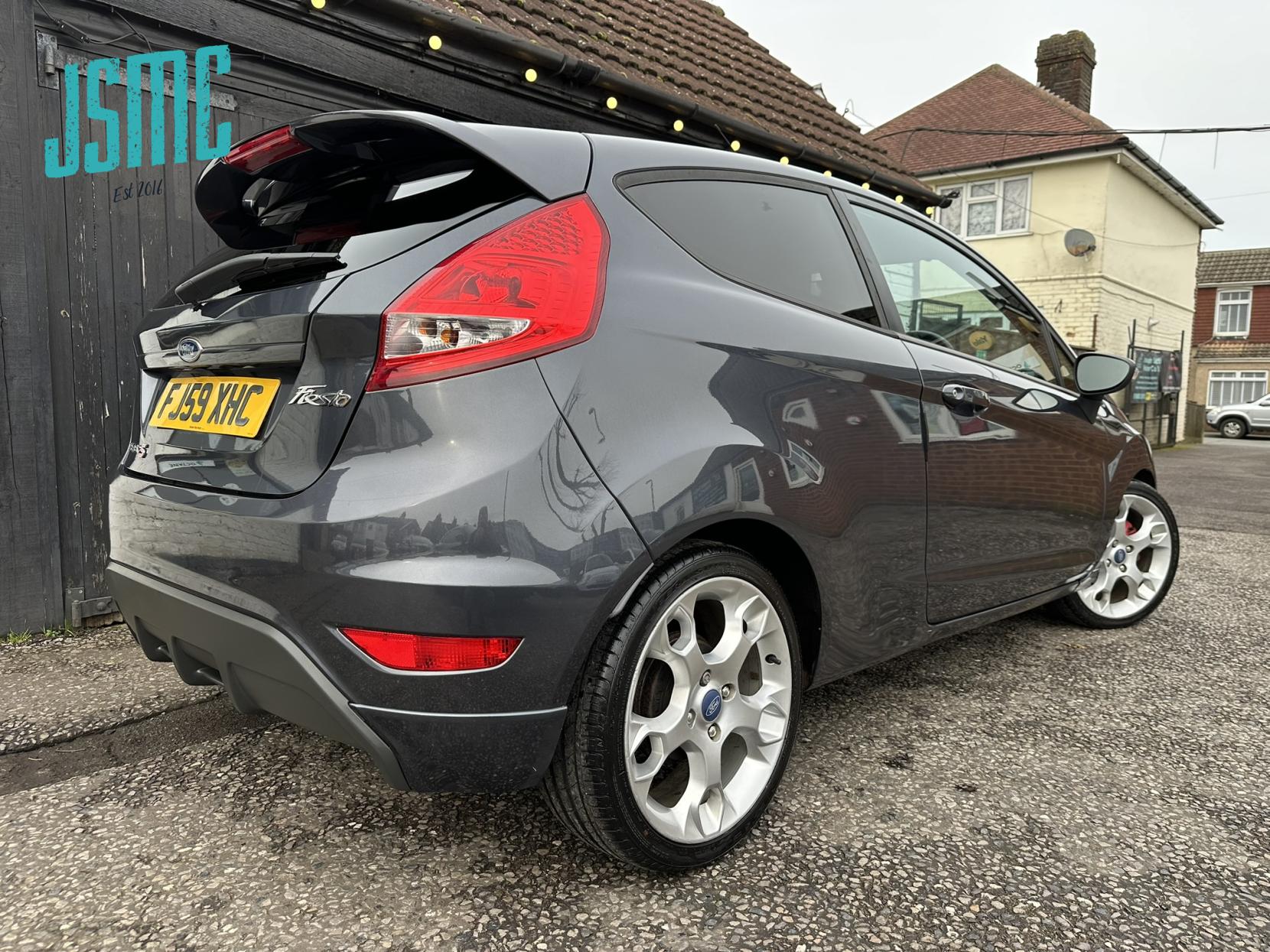 Ford Fiesta 1.6 Zetec S Hatchback 3dr Petrol Manual (139 g/km, 118 bhp)