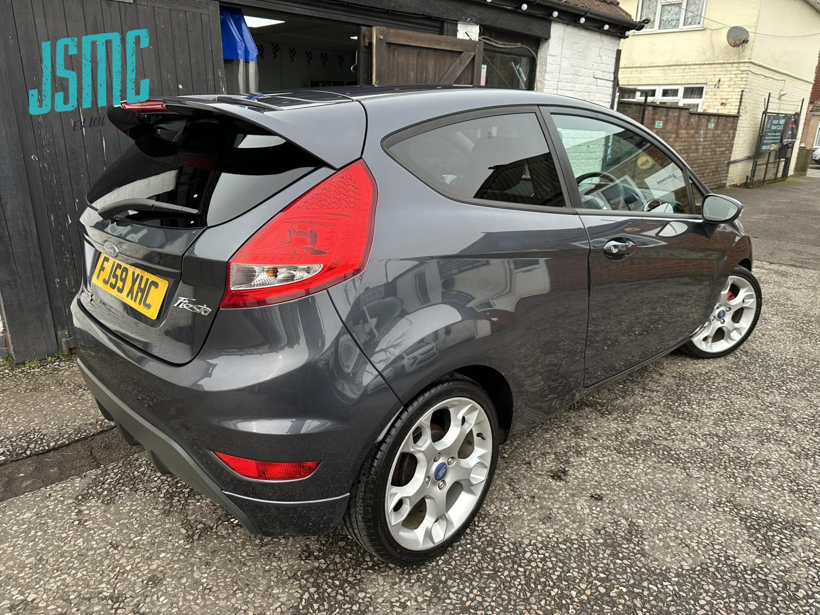 Ford Fiesta 1.6 Zetec S Hatchback 3dr Petrol Manual (139 g/km, 118 bhp)