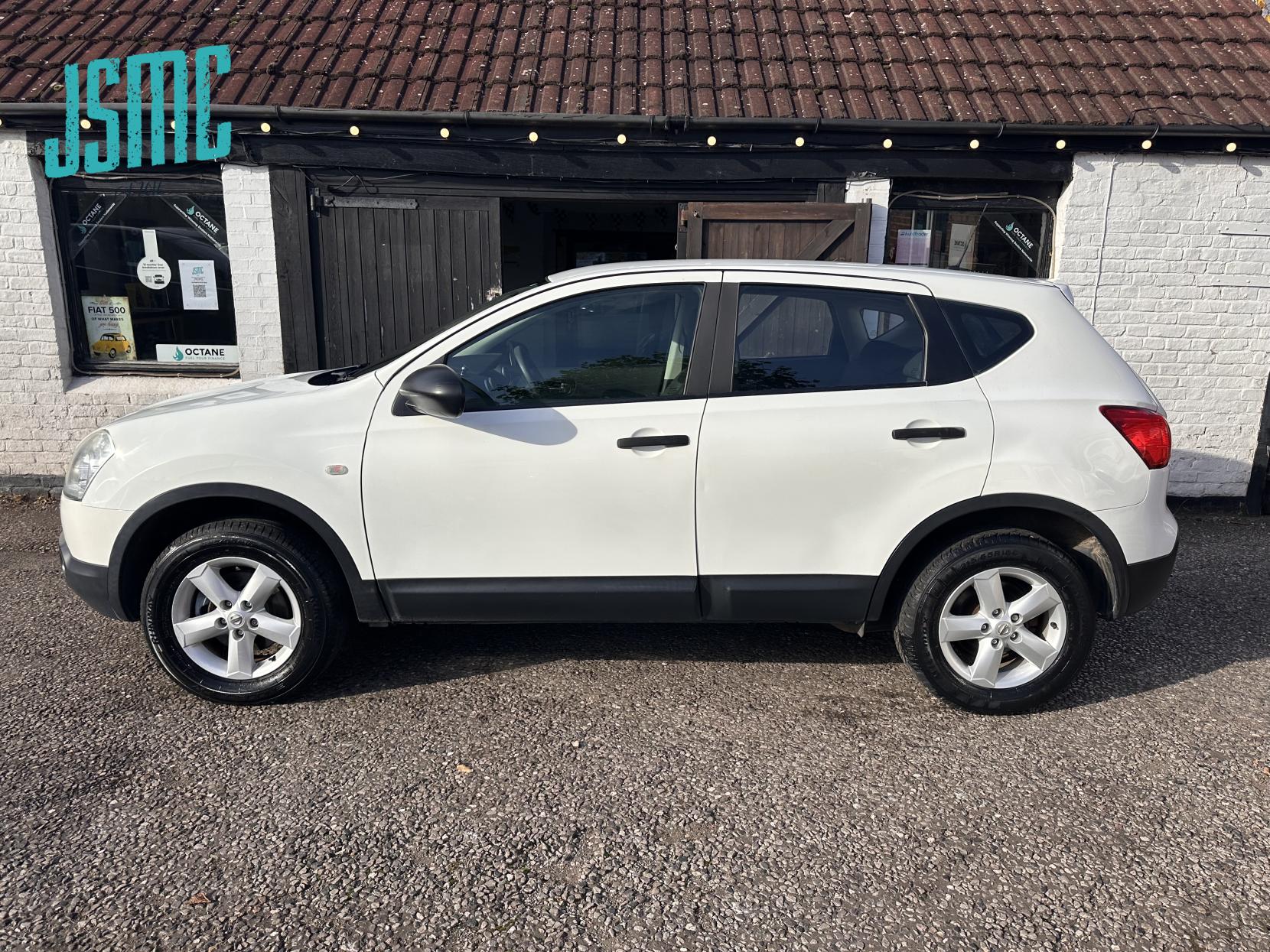 Nissan Qashqai 2.0 Visia Hatchback 5dr Petrol Manual 4WD (199 g/km, 139 bhp)