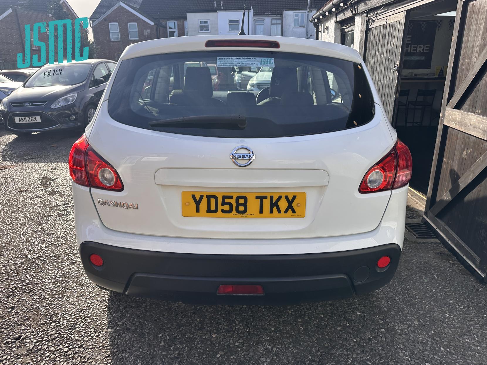 Nissan Qashqai 2.0 Visia Hatchback 5dr Petrol Manual 4WD (199 g/km, 139 bhp)