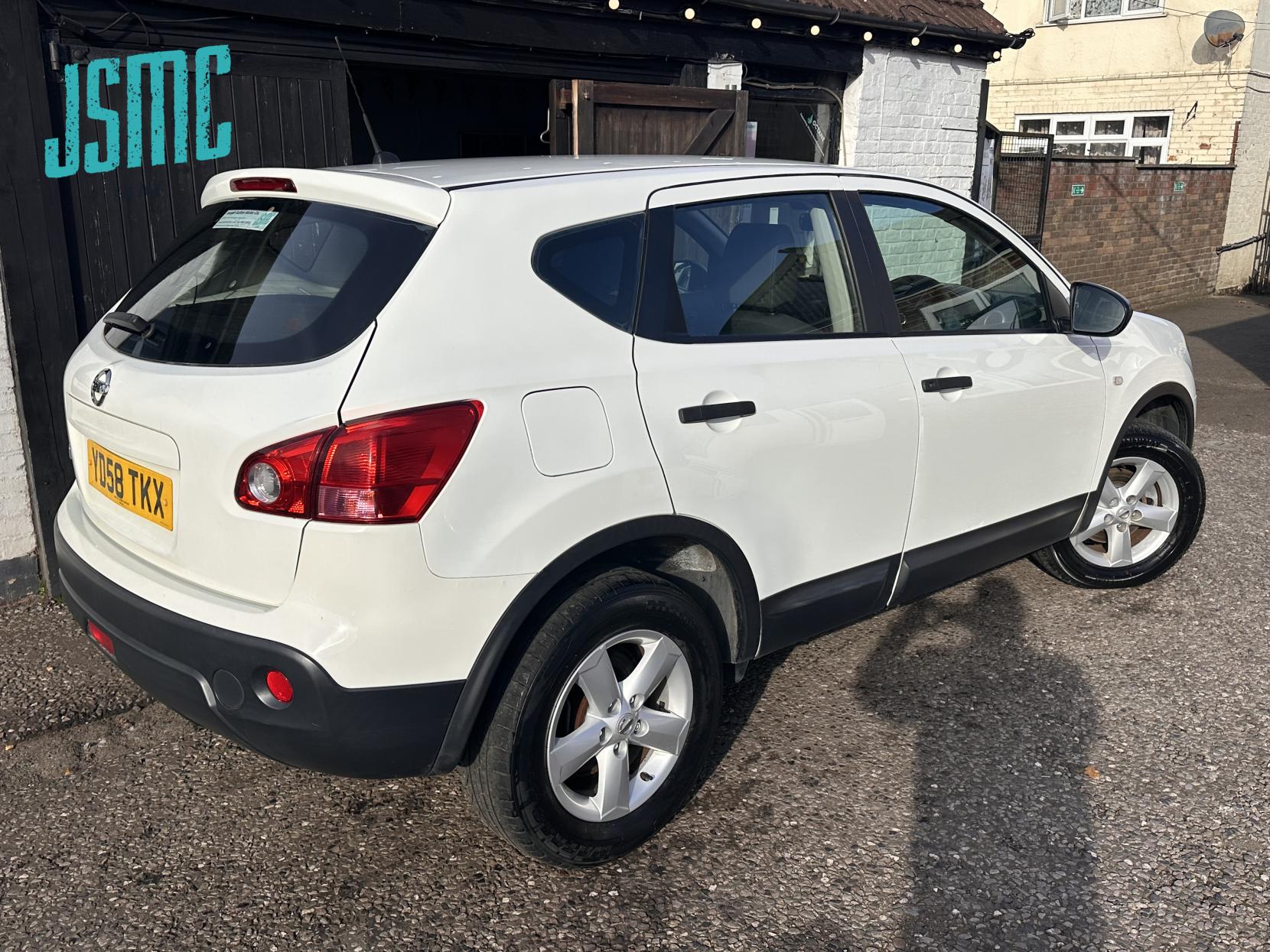 Nissan Qashqai 2.0 Visia Hatchback 5dr Petrol Manual 4WD (199 g/km, 139 bhp)