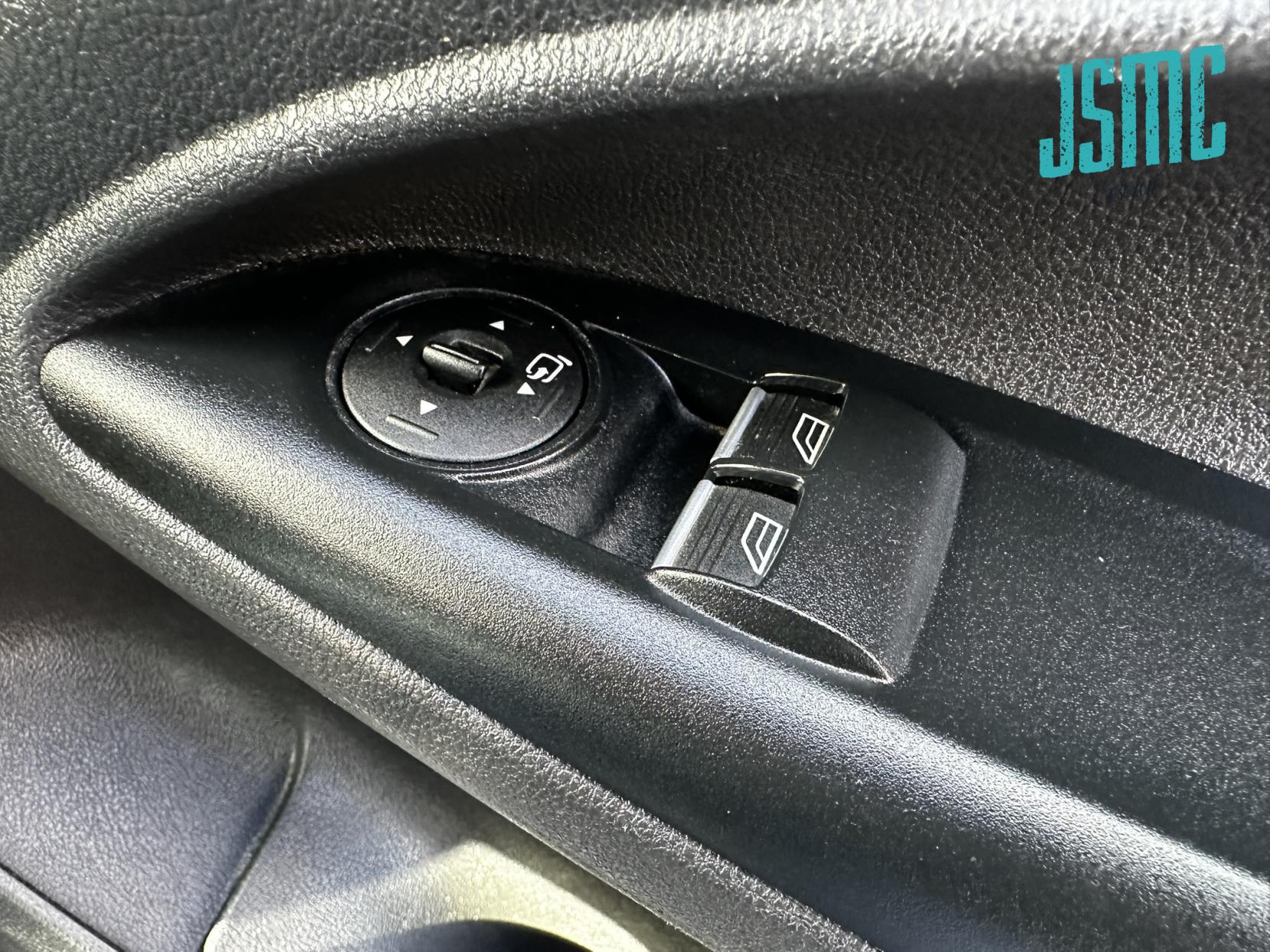 Ford Transit Connect 1.5 TDCi 200 Limited Panel Van 5dr Diesel Manual L1 H1 (119 g/km, 118 bhp)