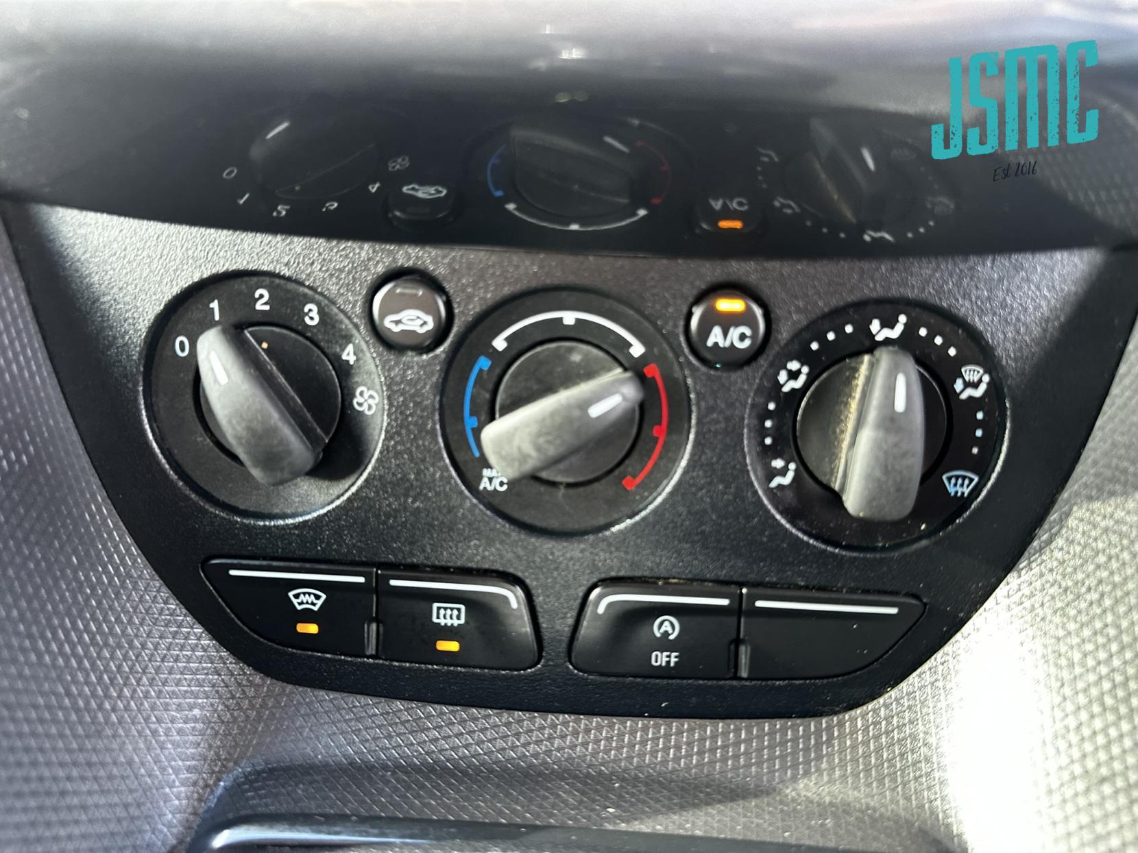 Ford Transit Connect 1.5 TDCi 200 Limited Panel Van 5dr Diesel Manual L1 H1 (119 g/km, 118 bhp)