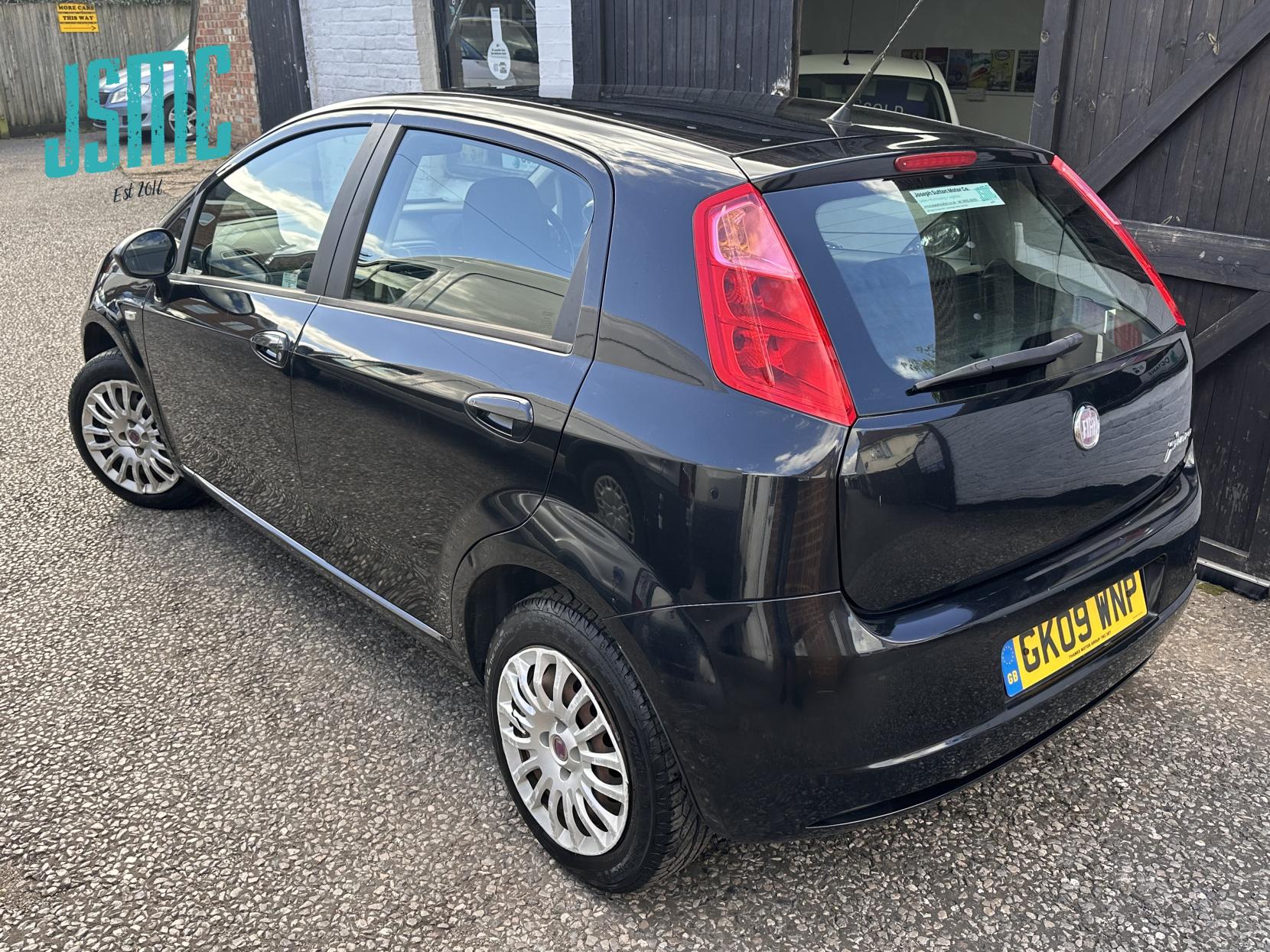 Fiat Grande Punto 1.4 Dynamic Hatchback 5dr Petrol Manual Euro 4 (77 bhp)