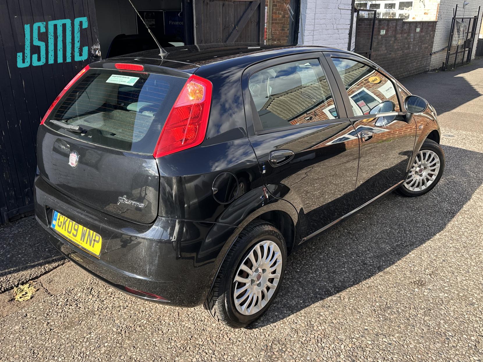 Fiat Grande Punto 1.4 Dynamic Hatchback 5dr Petrol Manual Euro 4 (77 bhp)