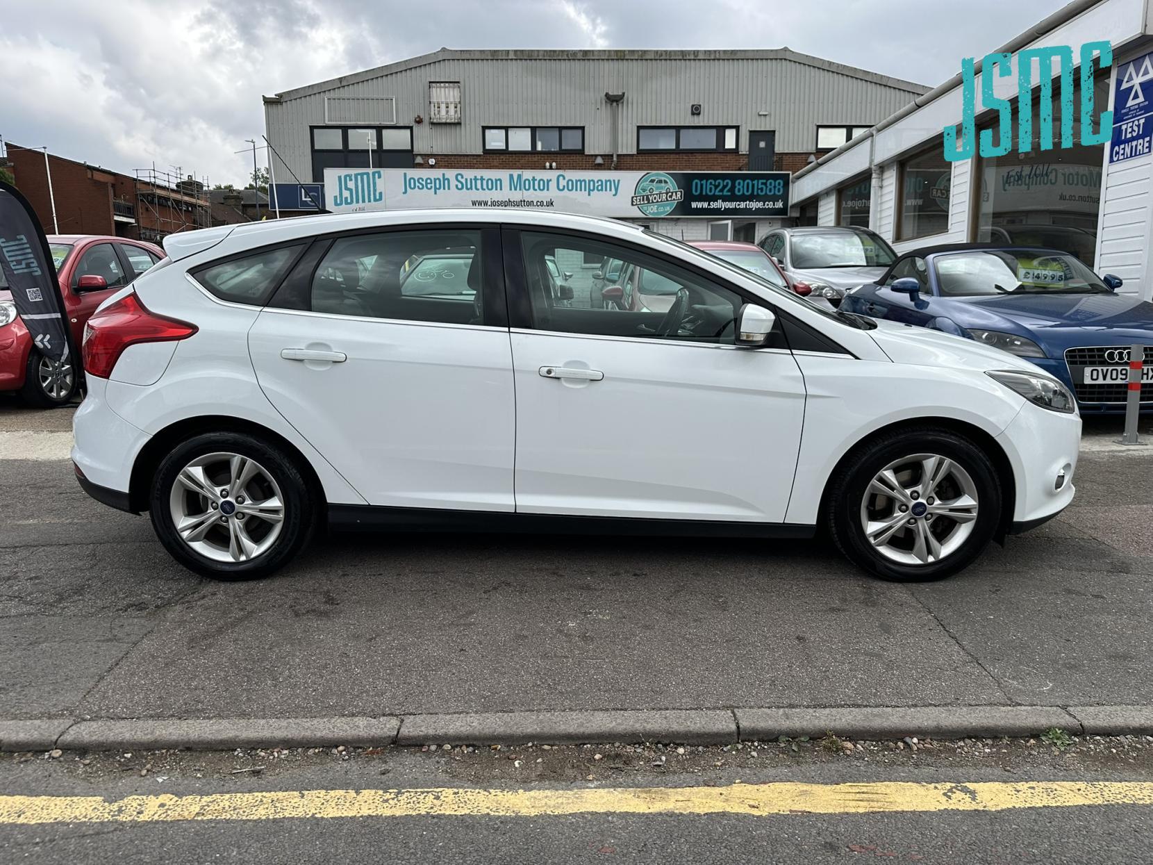 Ford Focus 1.6 TDCi Zetec Hatchback 5dr Diesel Manual Euro 5 (s/s) (115 ps)