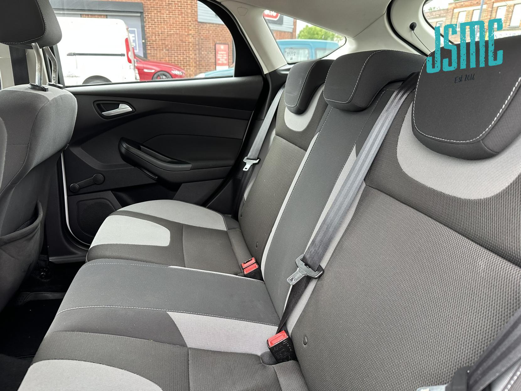 Ford Focus 1.6 TDCi Zetec Hatchback 5dr Diesel Manual Euro 5 (s/s) (115 ps)