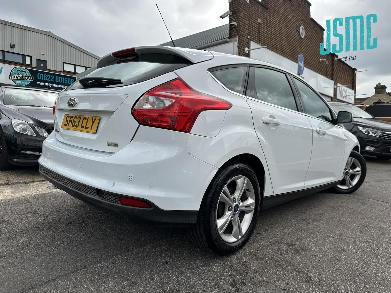 Ford Focus 1.6 TDCi Zetec Hatchback 5dr Diesel Manual Euro 5 (s/s) (115 ps)
