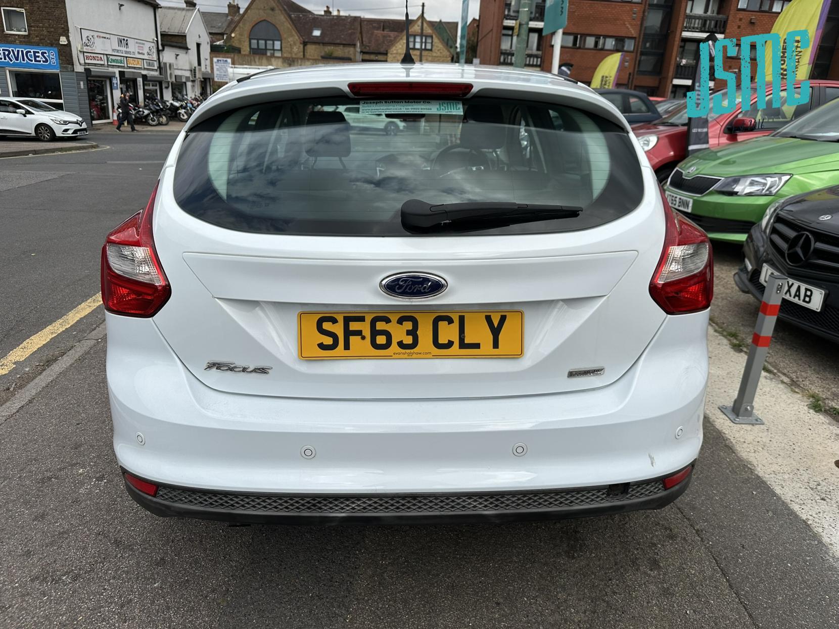 Ford Focus 1.6 TDCi Zetec Hatchback 5dr Diesel Manual Euro 5 (s/s) (115 ps)