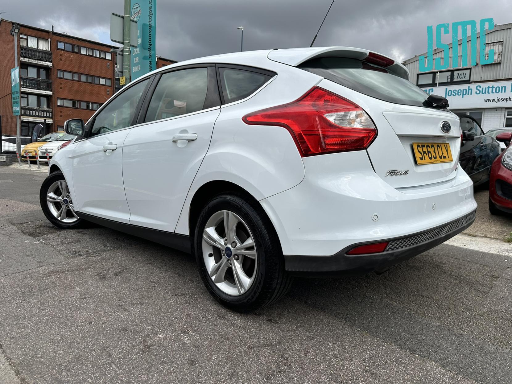 Ford Focus 1.6 TDCi Zetec Hatchback 5dr Diesel Manual Euro 5 (s/s) (115 ps)
