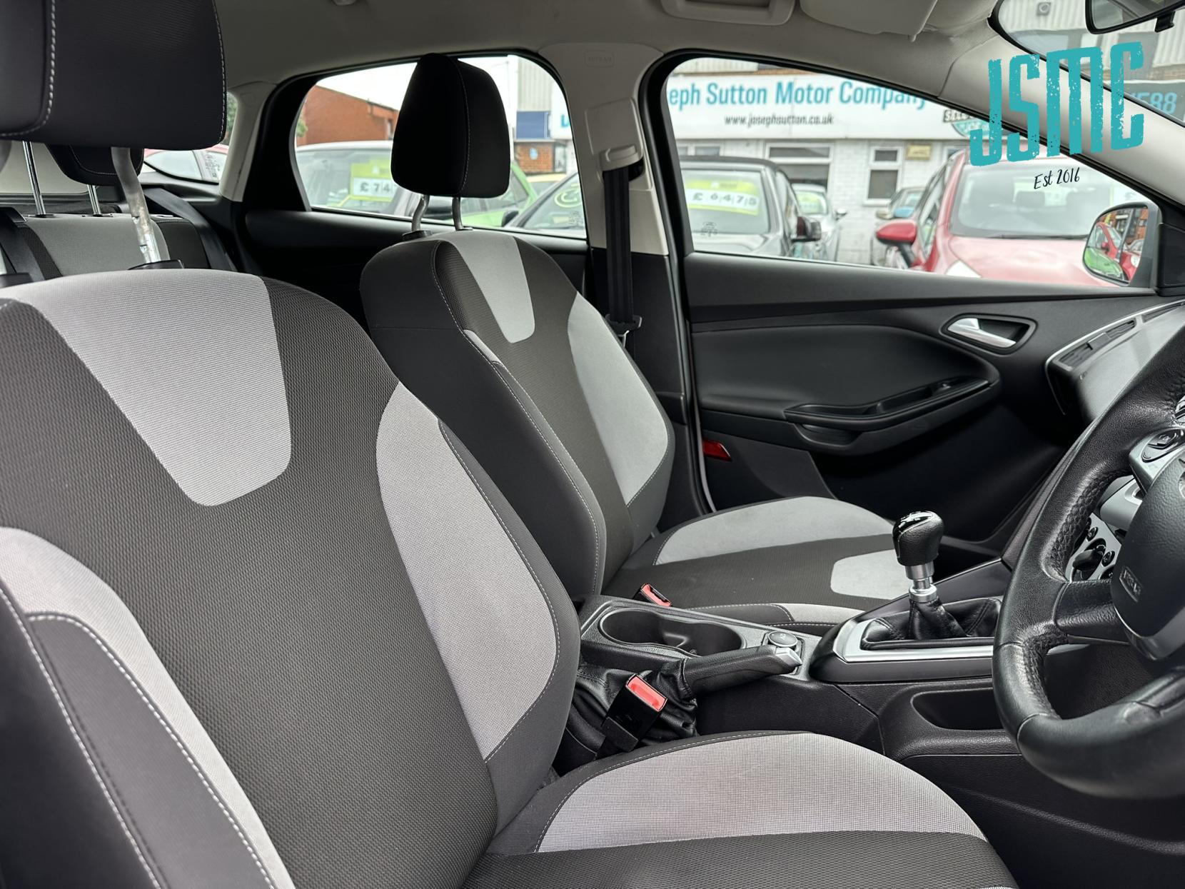 Ford Focus 1.6 TDCi Zetec Hatchback 5dr Diesel Manual Euro 5 (s/s) (115 ps)