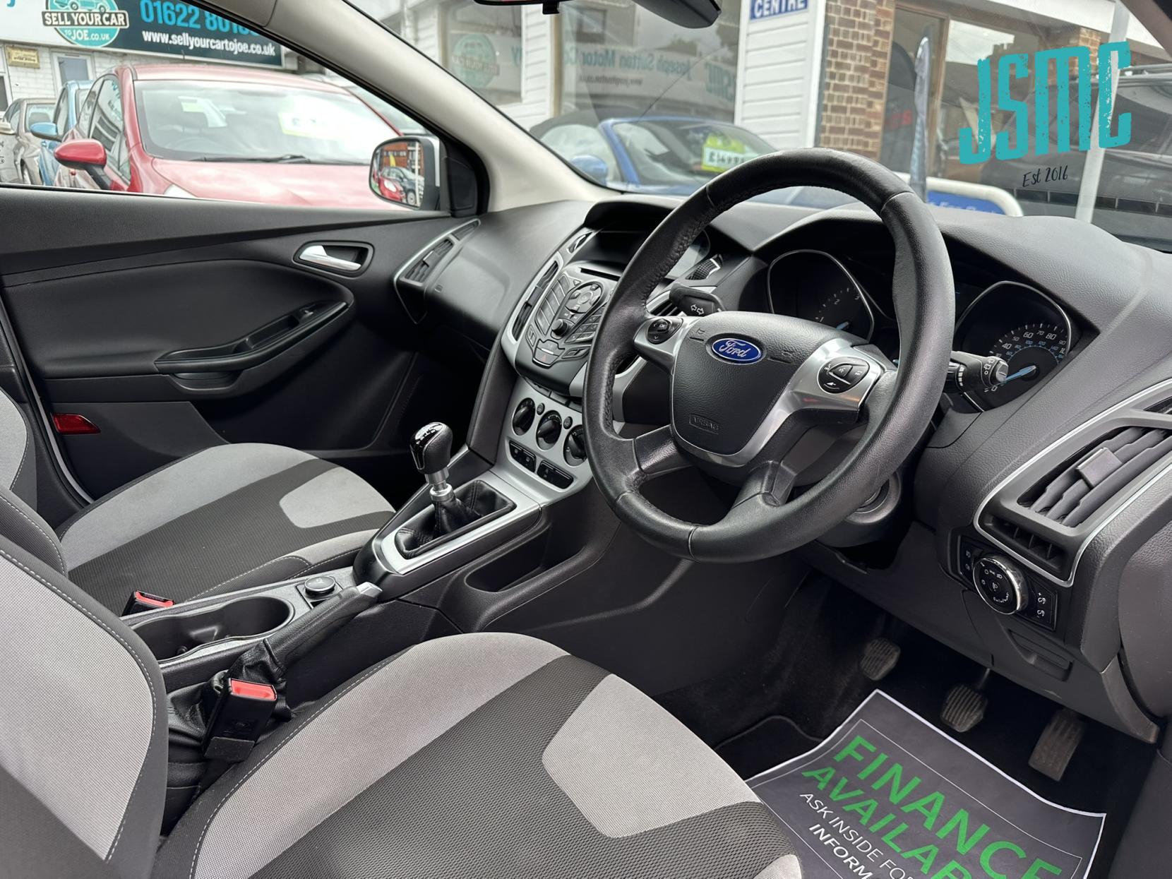Ford Focus 1.6 TDCi Zetec Hatchback 5dr Diesel Manual Euro 5 (s/s) (115 ps)