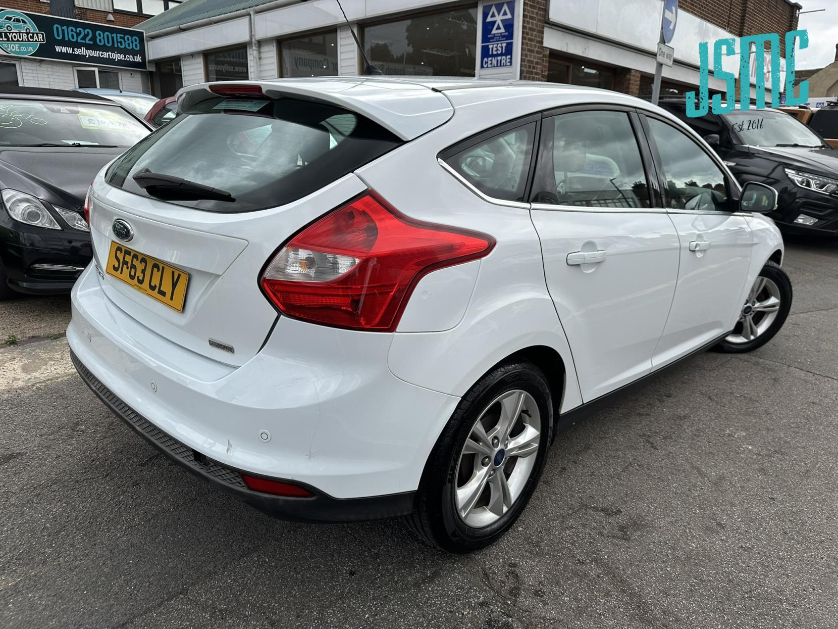 Ford Focus 1.6 TDCi Zetec Hatchback 5dr Diesel Manual Euro 5 (s/s) (115 ps)