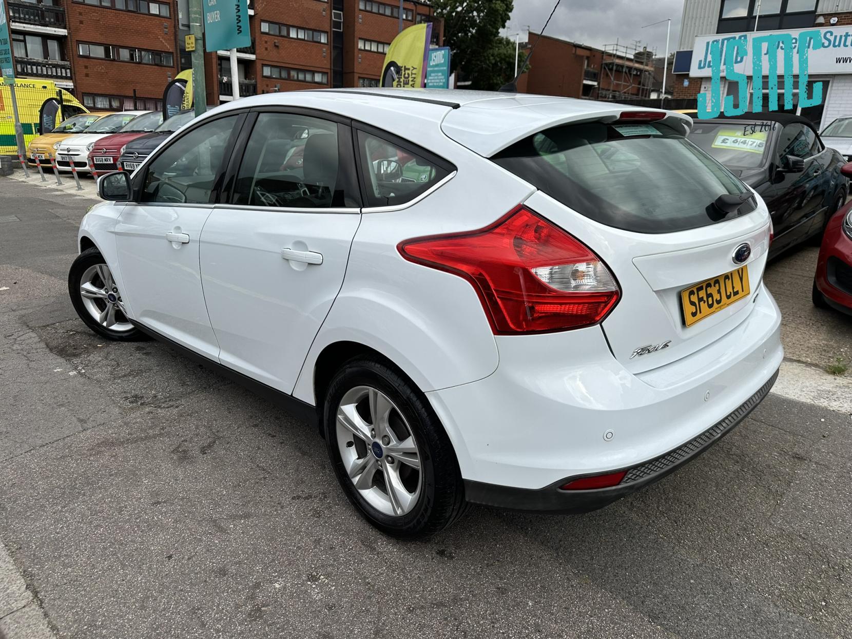 Ford Focus 1.6 TDCi Zetec Hatchback 5dr Diesel Manual Euro 5 (s/s) (115 ps)