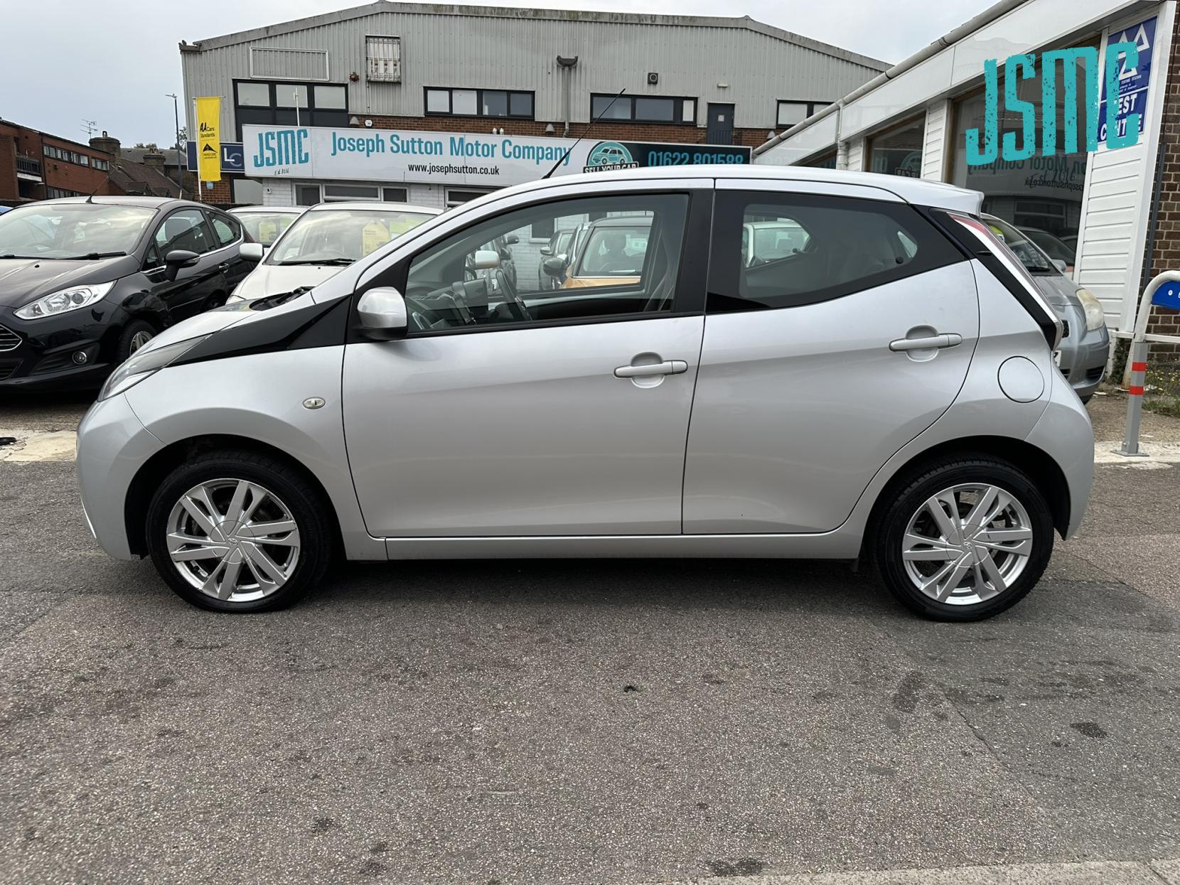 Toyota AYGO 1.0 VVT-i x-pression Hatchback 5dr Petrol Manual Euro 5 Euro 5 (68 ps)