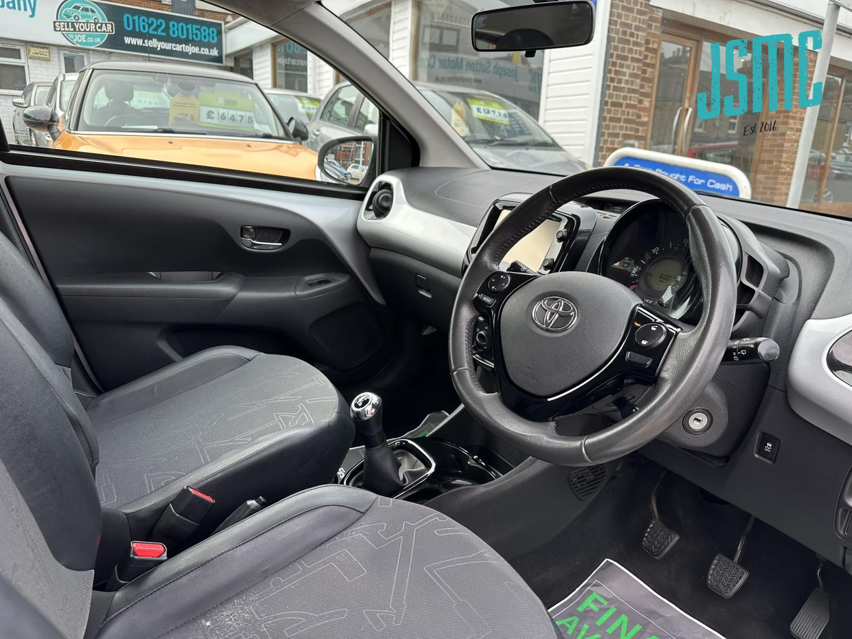 Toyota AYGO 1.0 VVT-i x-pression Hatchback 5dr Petrol Manual Euro 5 Euro 5 (68 ps)
