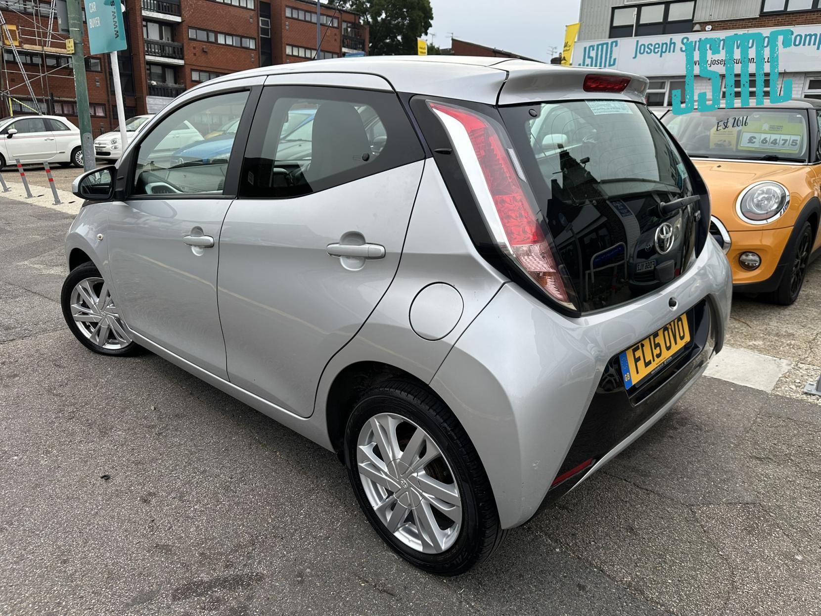 Toyota AYGO 1.0 VVT-i x-pression Hatchback 5dr Petrol Manual Euro 5 Euro 5 (68 ps)
