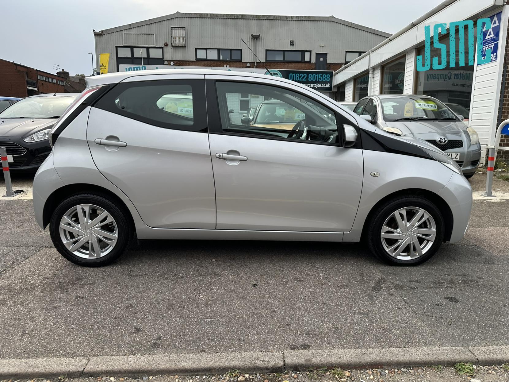 Toyota AYGO 1.0 VVT-i x-pression Hatchback 5dr Petrol Manual Euro 5 Euro 5 (68 ps)