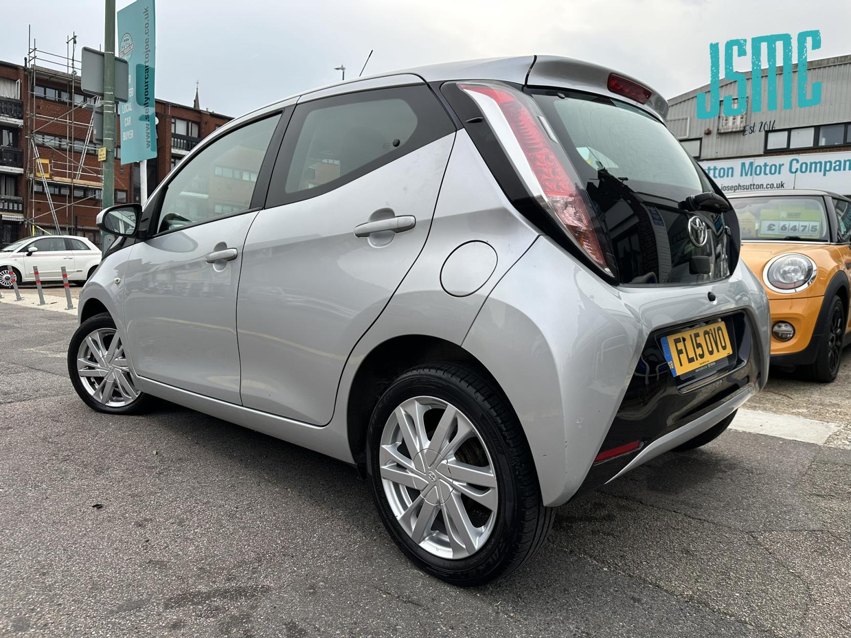 Toyota AYGO 1.0 VVT-i x-pression Hatchback 5dr Petrol Manual Euro 5 Euro 5 (68 ps)