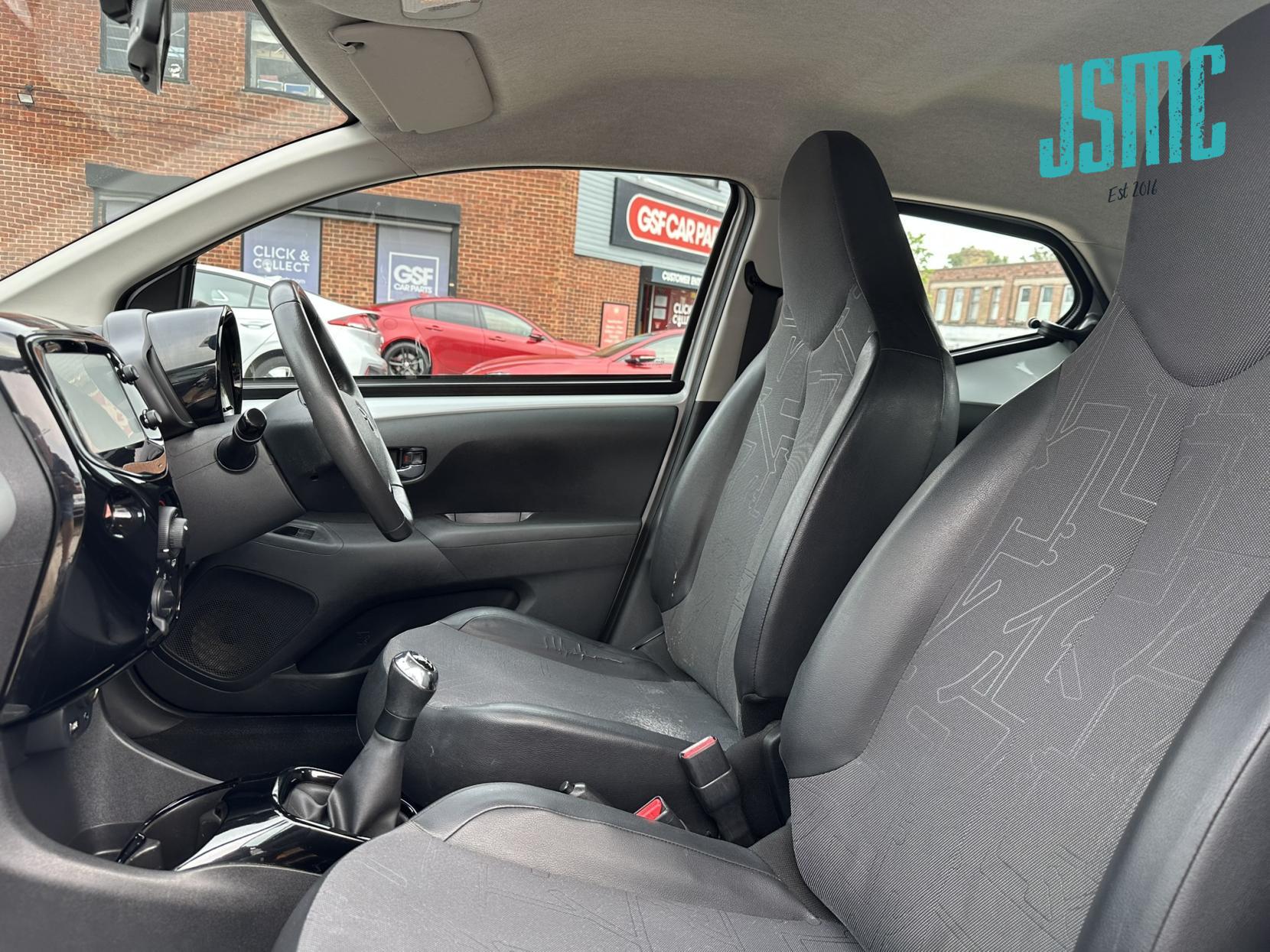 Toyota AYGO 1.0 VVT-i x-pression Hatchback 5dr Petrol Manual Euro 5 Euro 5 (68 ps)