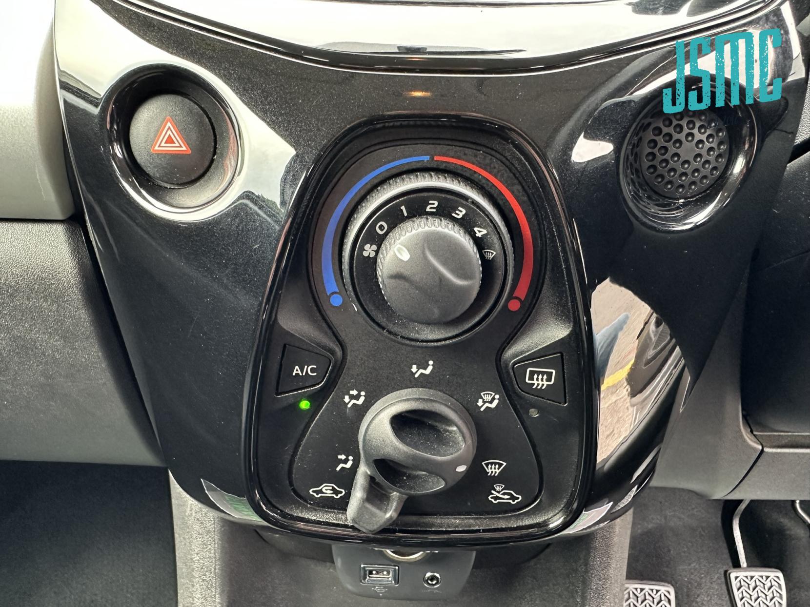 Toyota AYGO 1.0 VVT-i x-pression Hatchback 5dr Petrol Manual Euro 5 Euro 5 (68 ps)