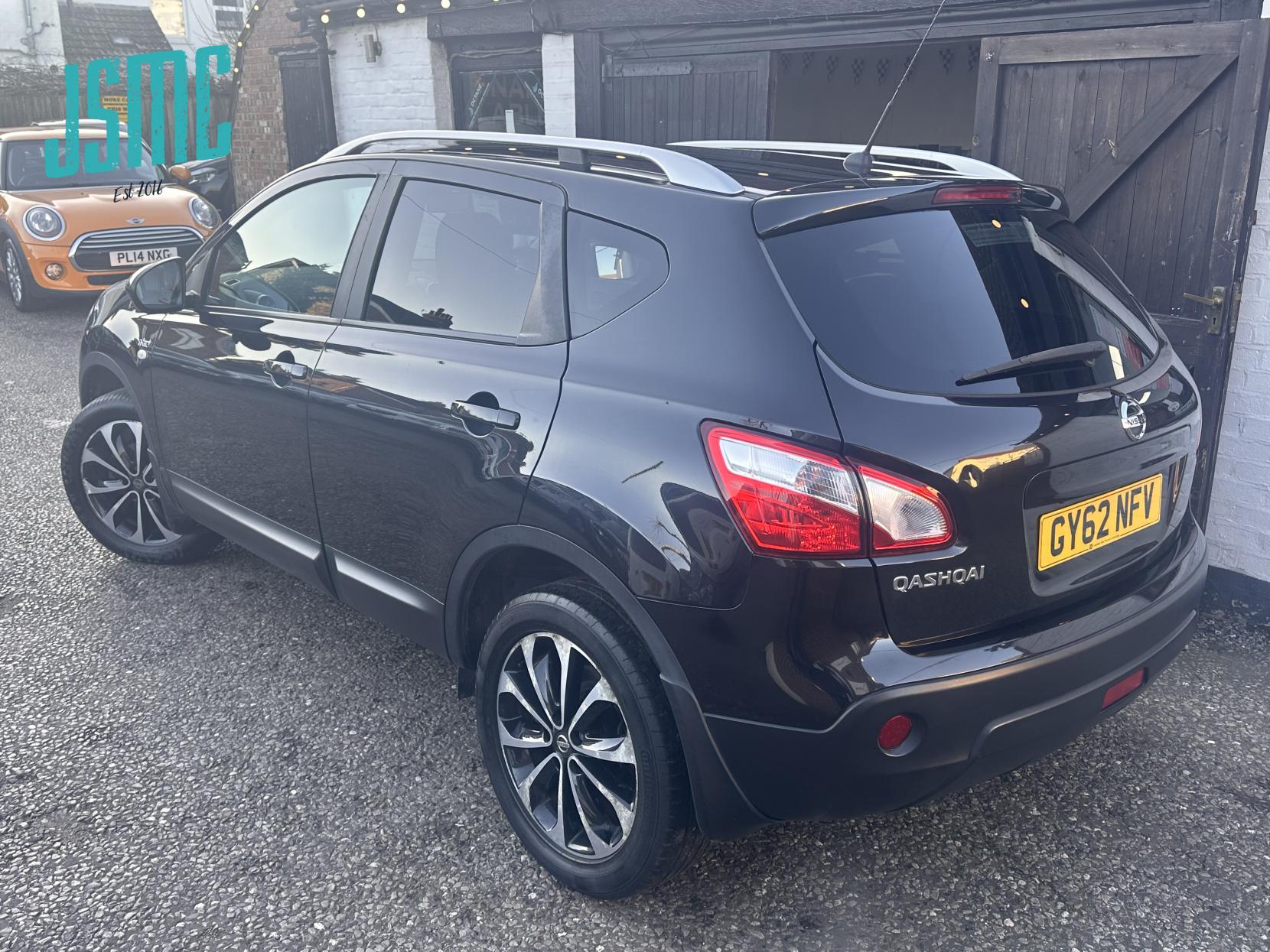 Nissan Qashqai 1.6 n-tec+ SUV 5dr Petrol CVT 2WD Euro 5 (117 ps)