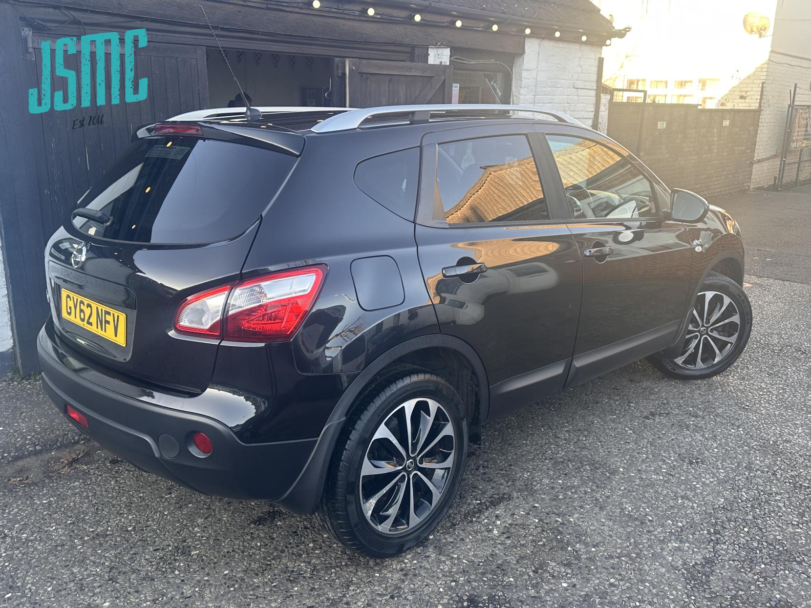 Nissan Qashqai 1.6 n-tec+ SUV 5dr Petrol CVT 2WD Euro 5 (117 ps)