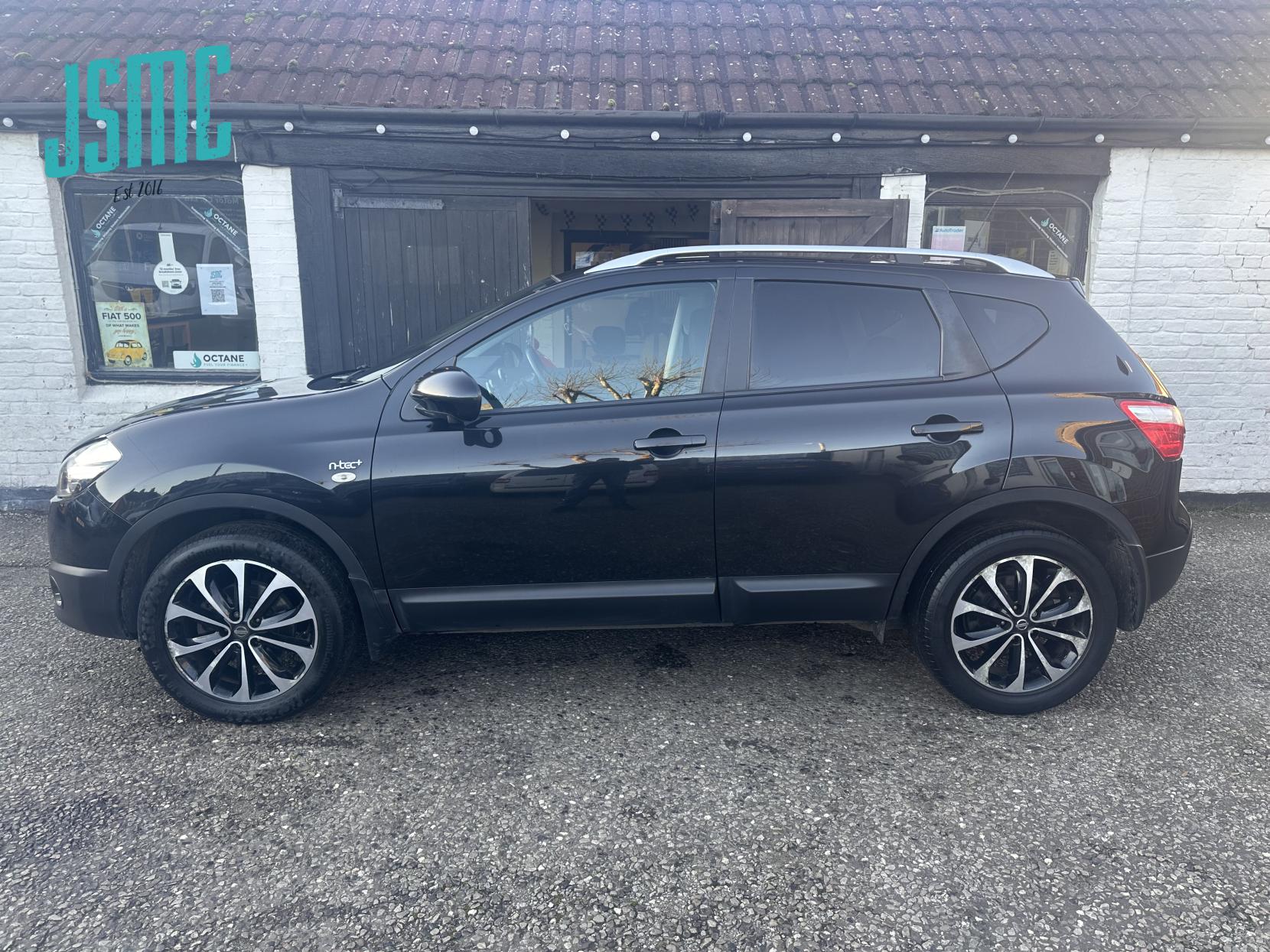 Nissan Qashqai 1.6 n-tec+ SUV 5dr Petrol CVT 2WD Euro 5 (117 ps)