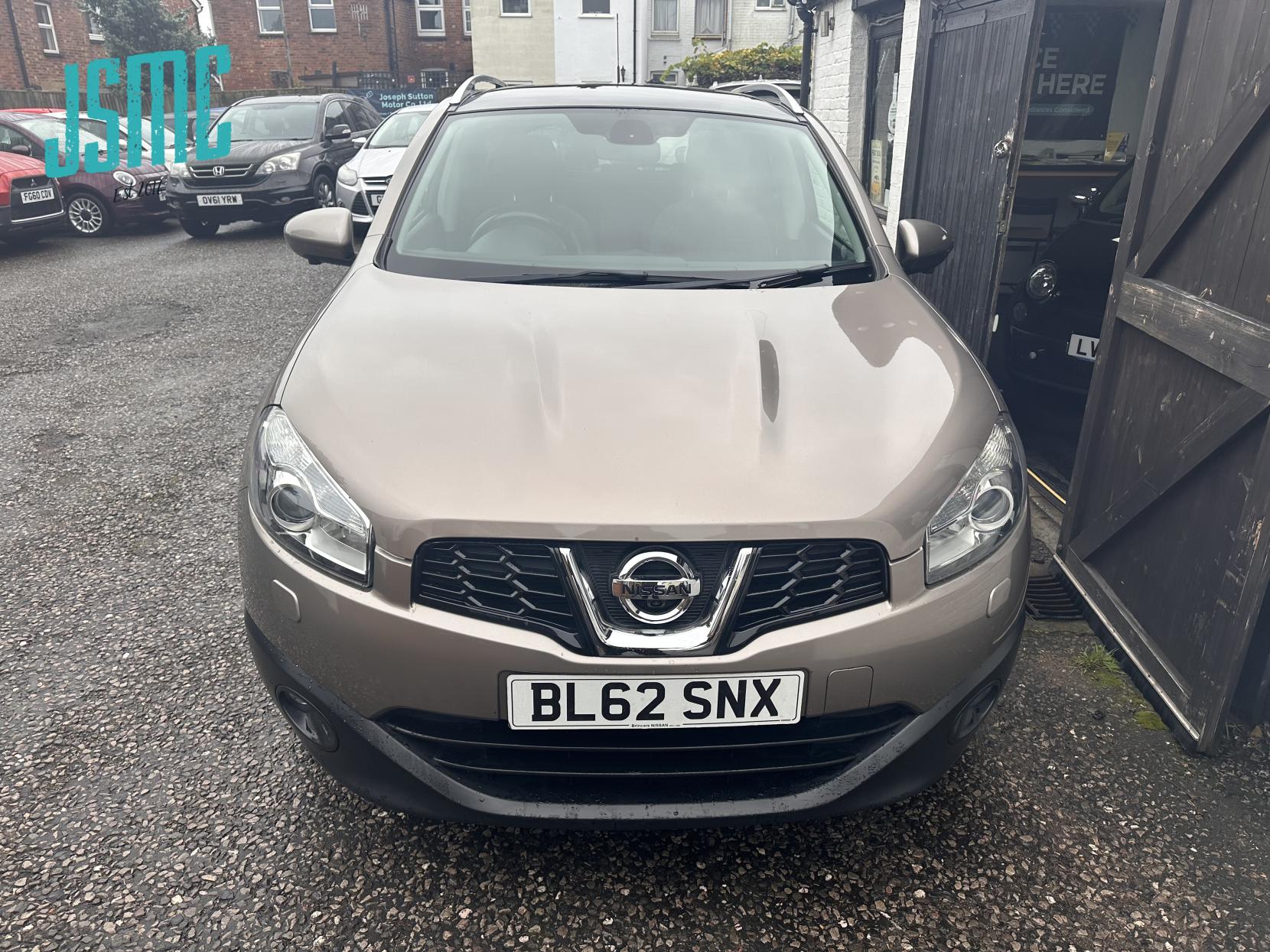 Nissan Qashqai 1.6 Tekna SUV 5dr Petrol CVT 2WD Euro 5 (AVM) (117 ps)