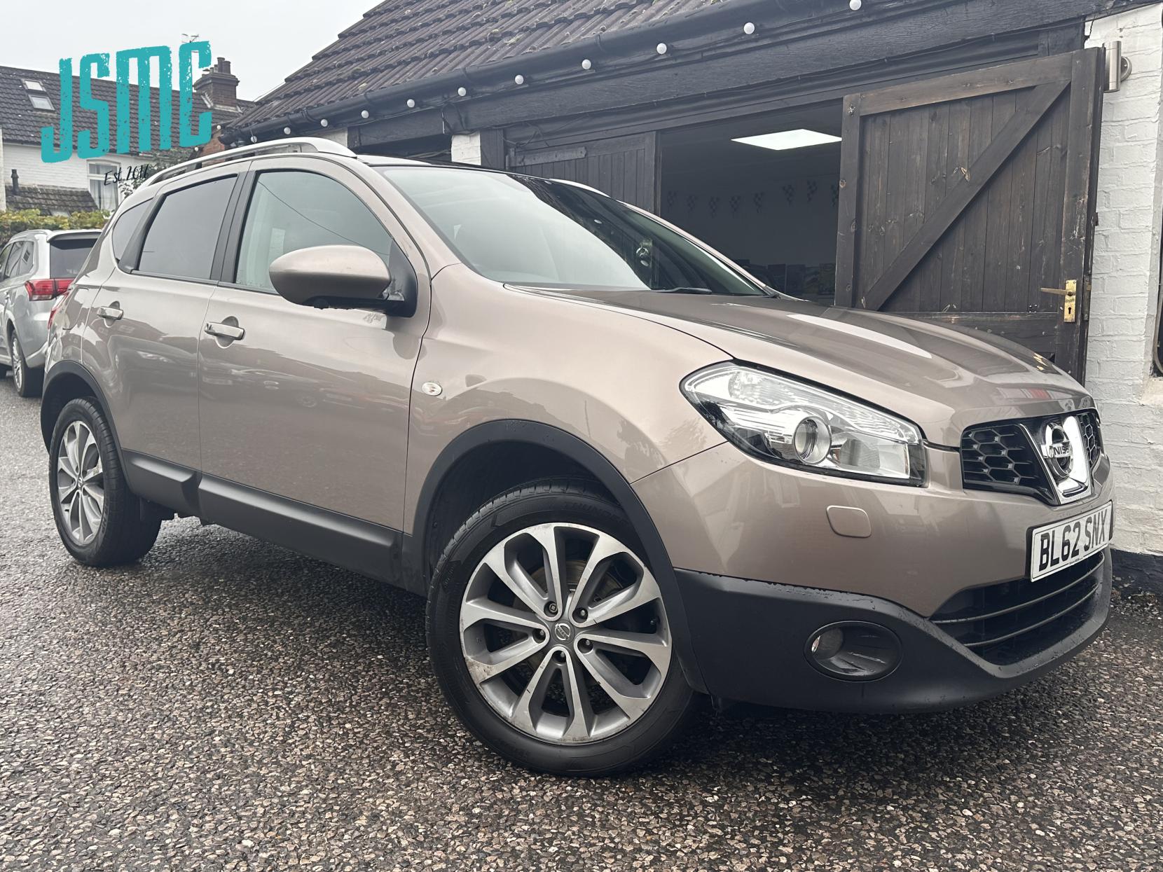 Nissan Qashqai 1.6 Tekna SUV 5dr Petrol CVT 2WD Euro 5 (AVM) (117 ps)