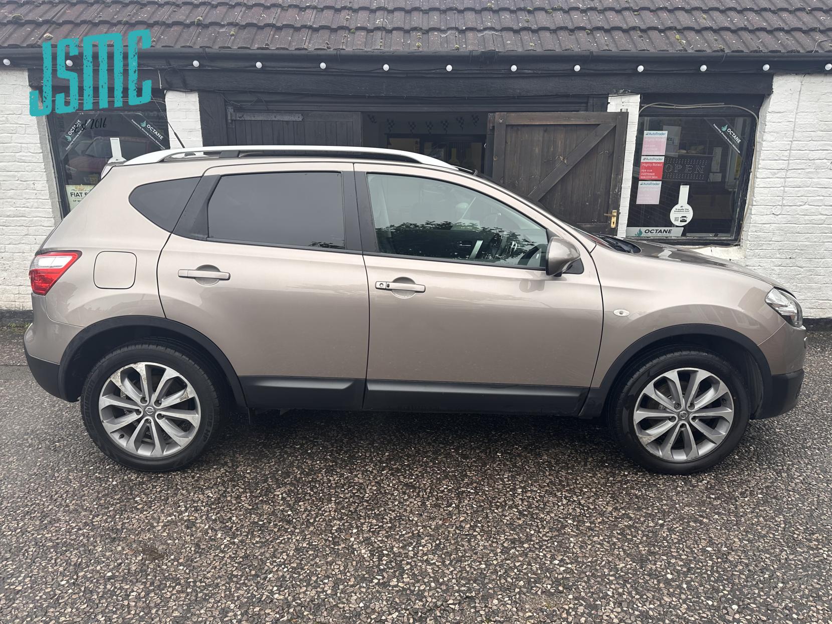 Nissan Qashqai 1.6 Tekna SUV 5dr Petrol CVT 2WD Euro 5 (AVM) (117 ps)