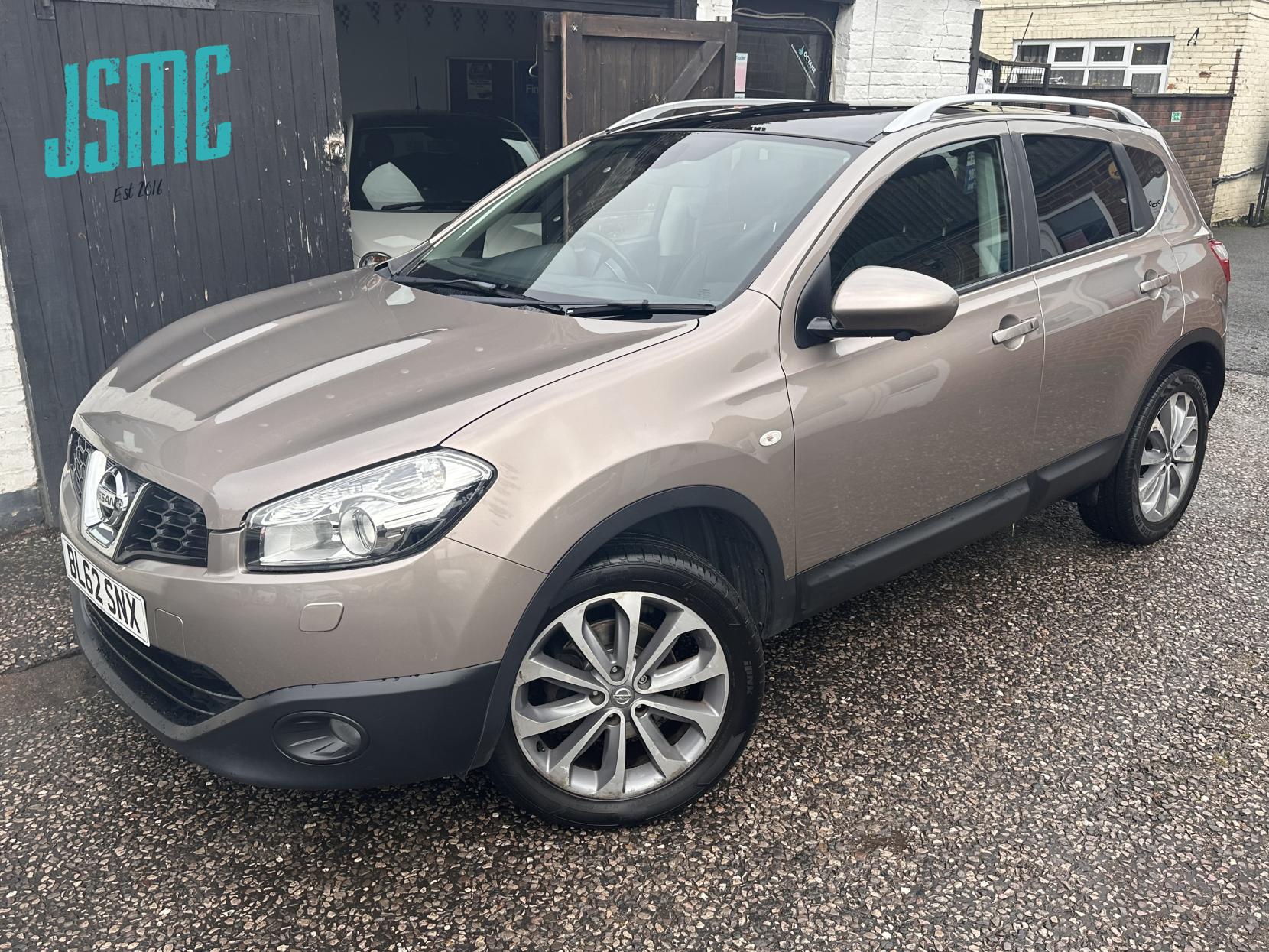 Nissan Qashqai 1.6 Tekna SUV 5dr Petrol CVT 2WD Euro 5 (AVM) (117 ps)