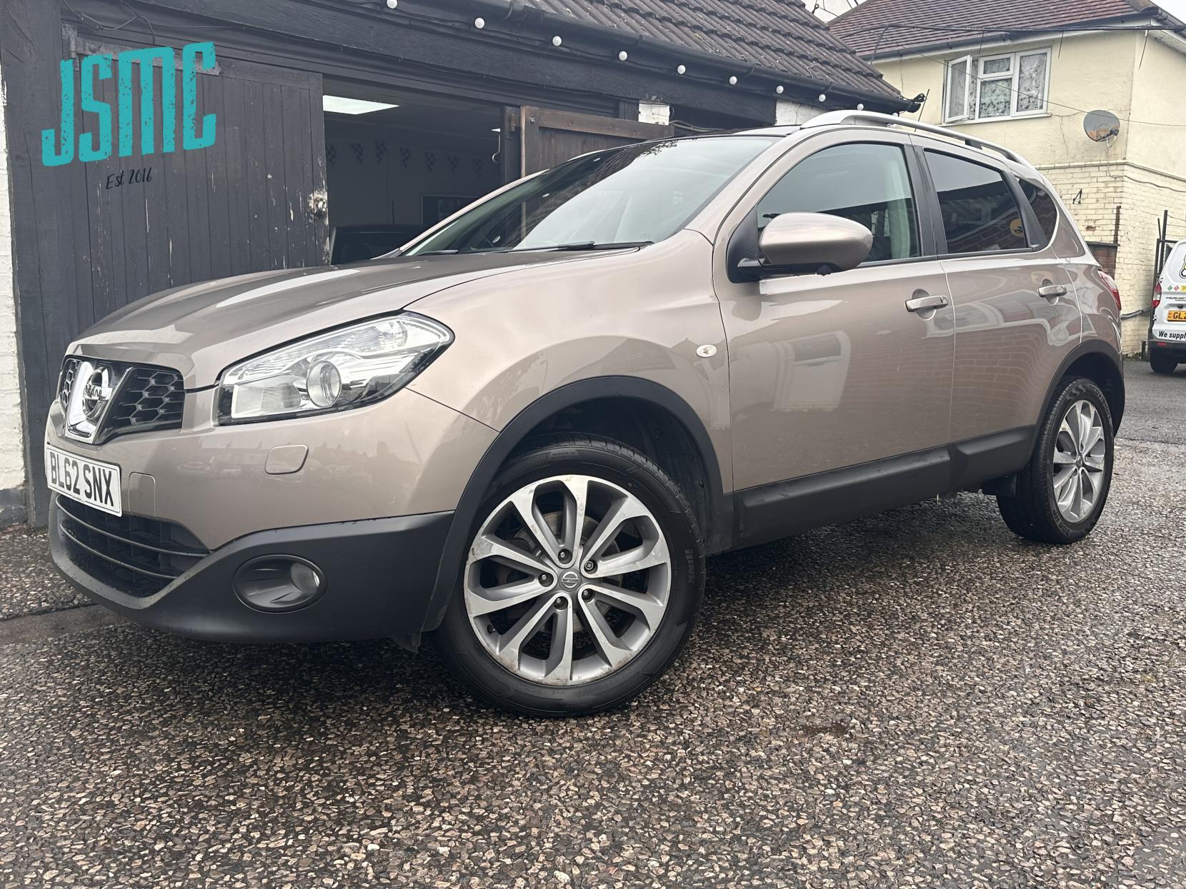 Nissan Qashqai 1.6 Tekna SUV 5dr Petrol CVT 2WD Euro 5 (AVM) (117 ps)