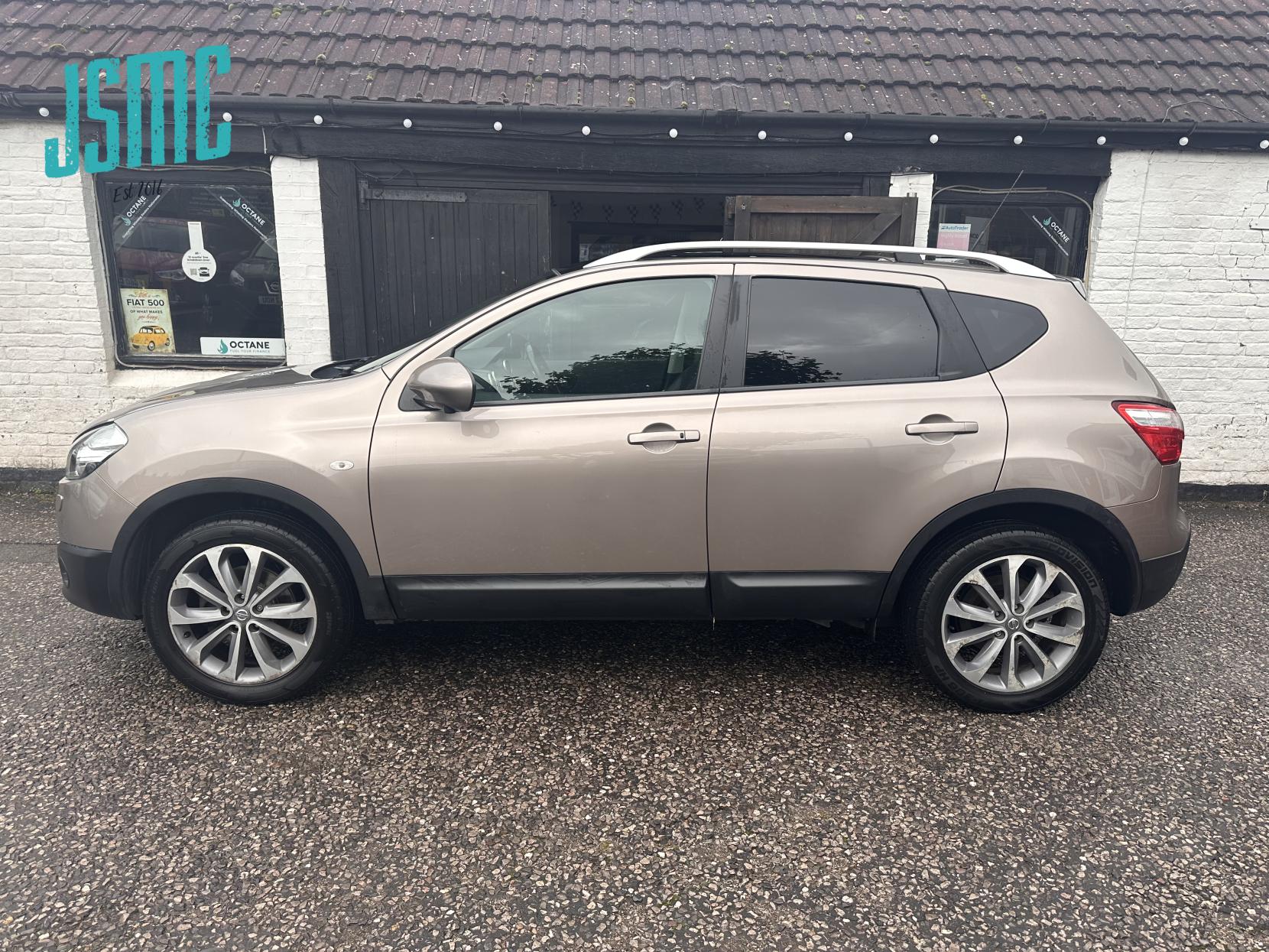 Nissan Qashqai 1.6 Tekna SUV 5dr Petrol CVT 2WD Euro 5 (AVM) (117 ps)