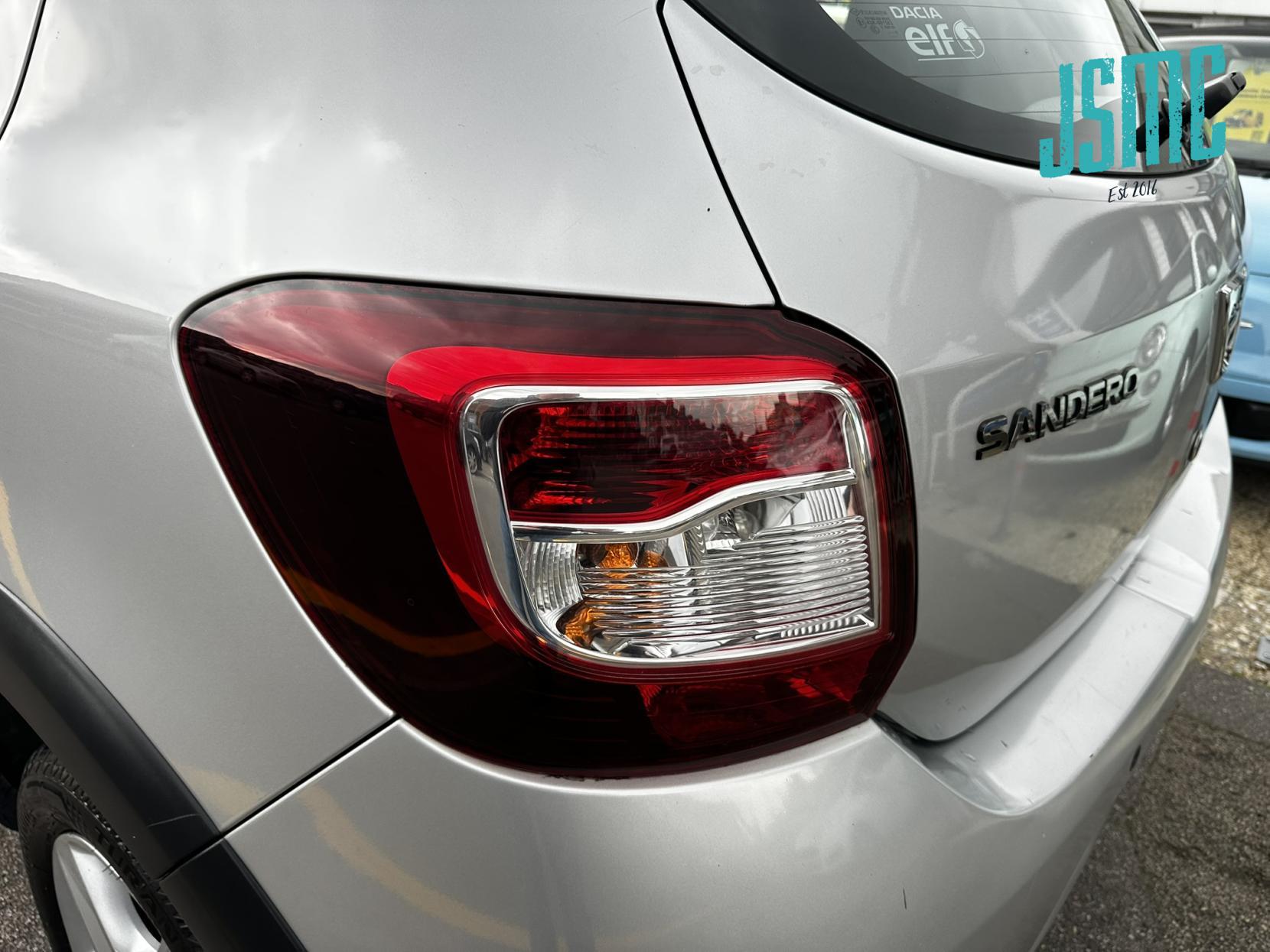Dacia Sandero Stepway 0.9 TCe Laureate Hatchback 5dr Petrol Manual Euro 5 (90 ps)