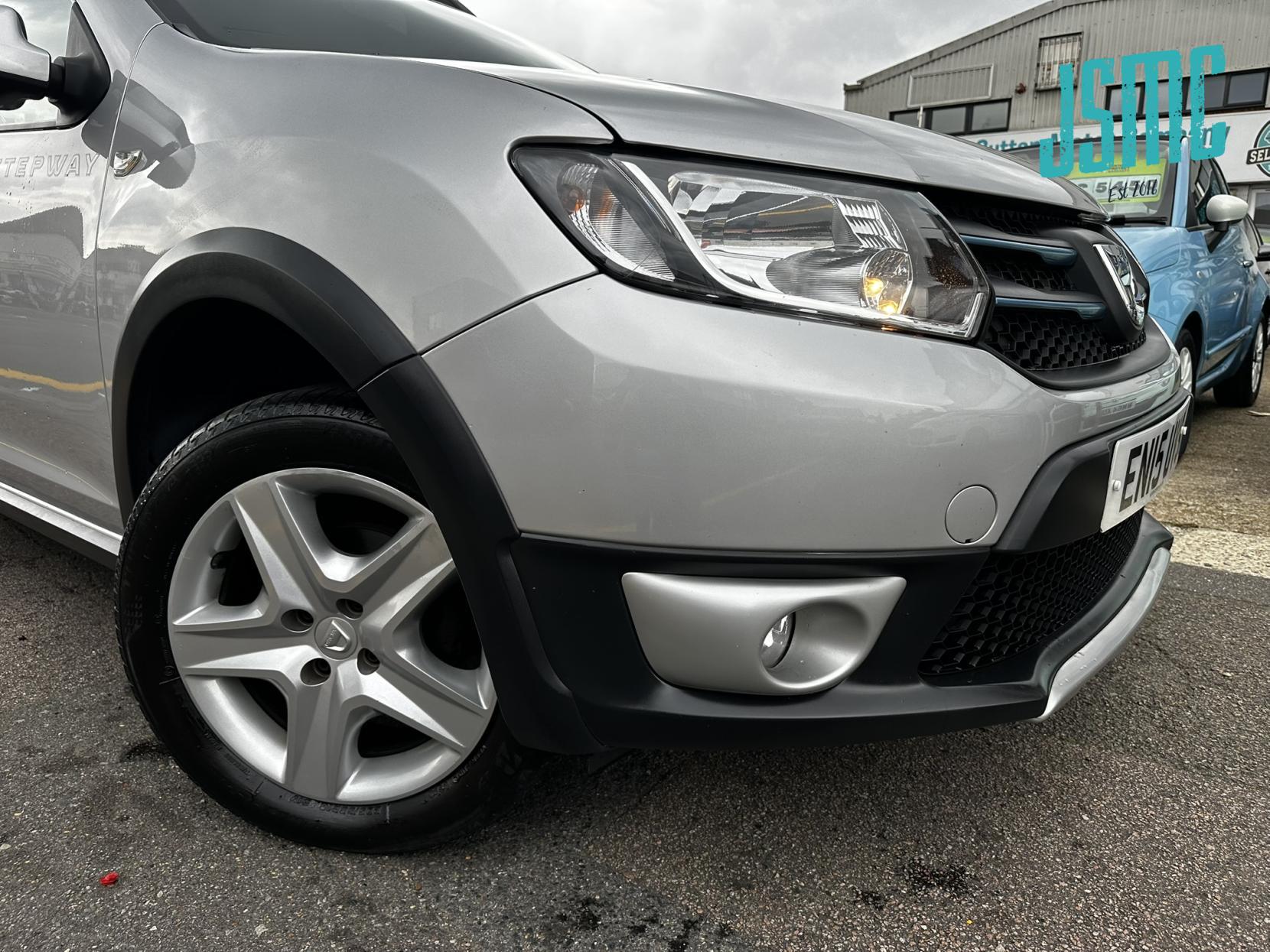 Dacia Sandero Stepway 0.9 TCe Laureate Hatchback 5dr Petrol Manual Euro 5 (90 ps)