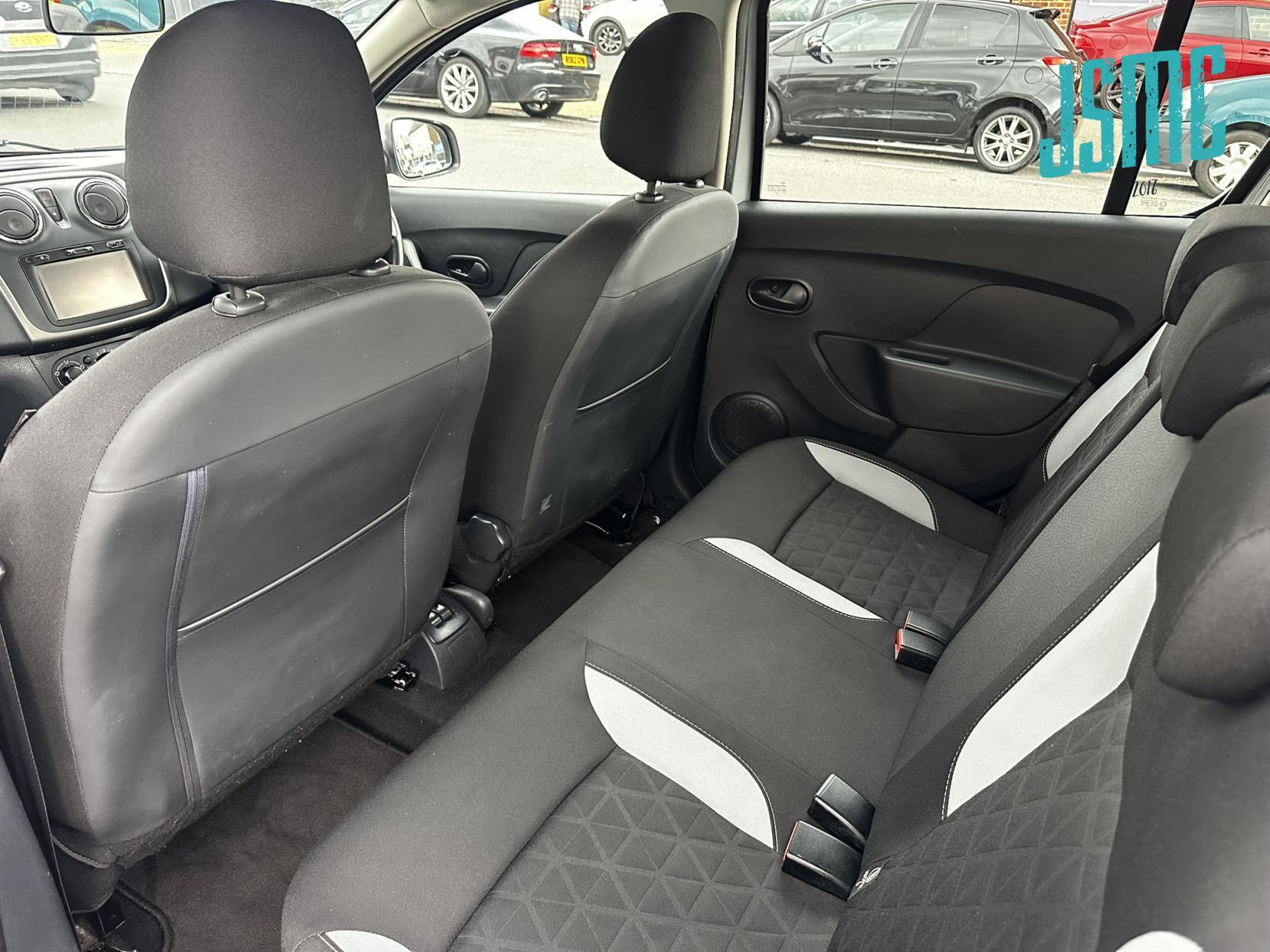 Dacia Sandero Stepway 0.9 TCe Laureate Hatchback 5dr Petrol Manual Euro 5 (90 ps)