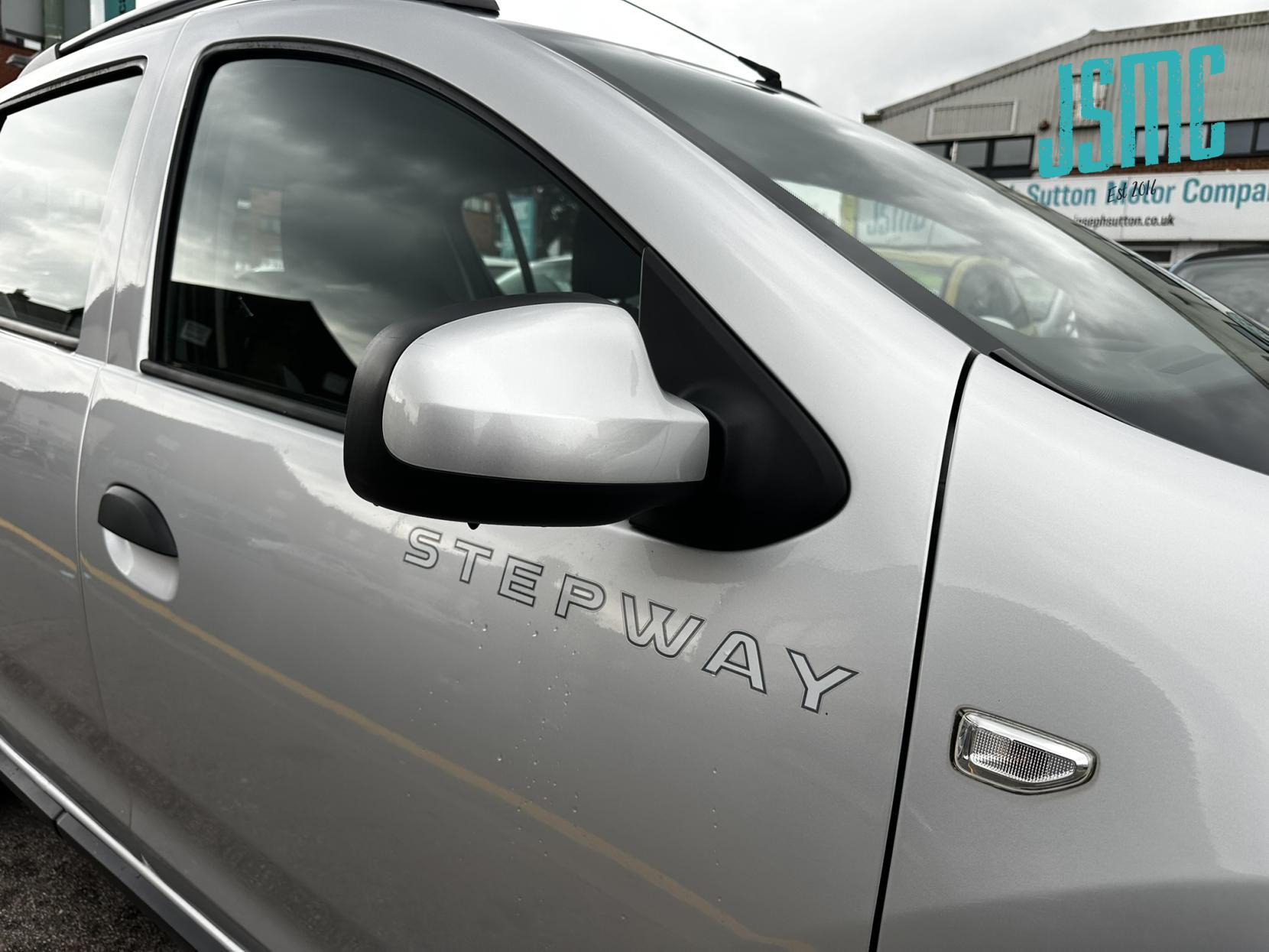 Dacia Sandero Stepway 0.9 TCe Laureate Hatchback 5dr Petrol Manual Euro 5 (90 ps)