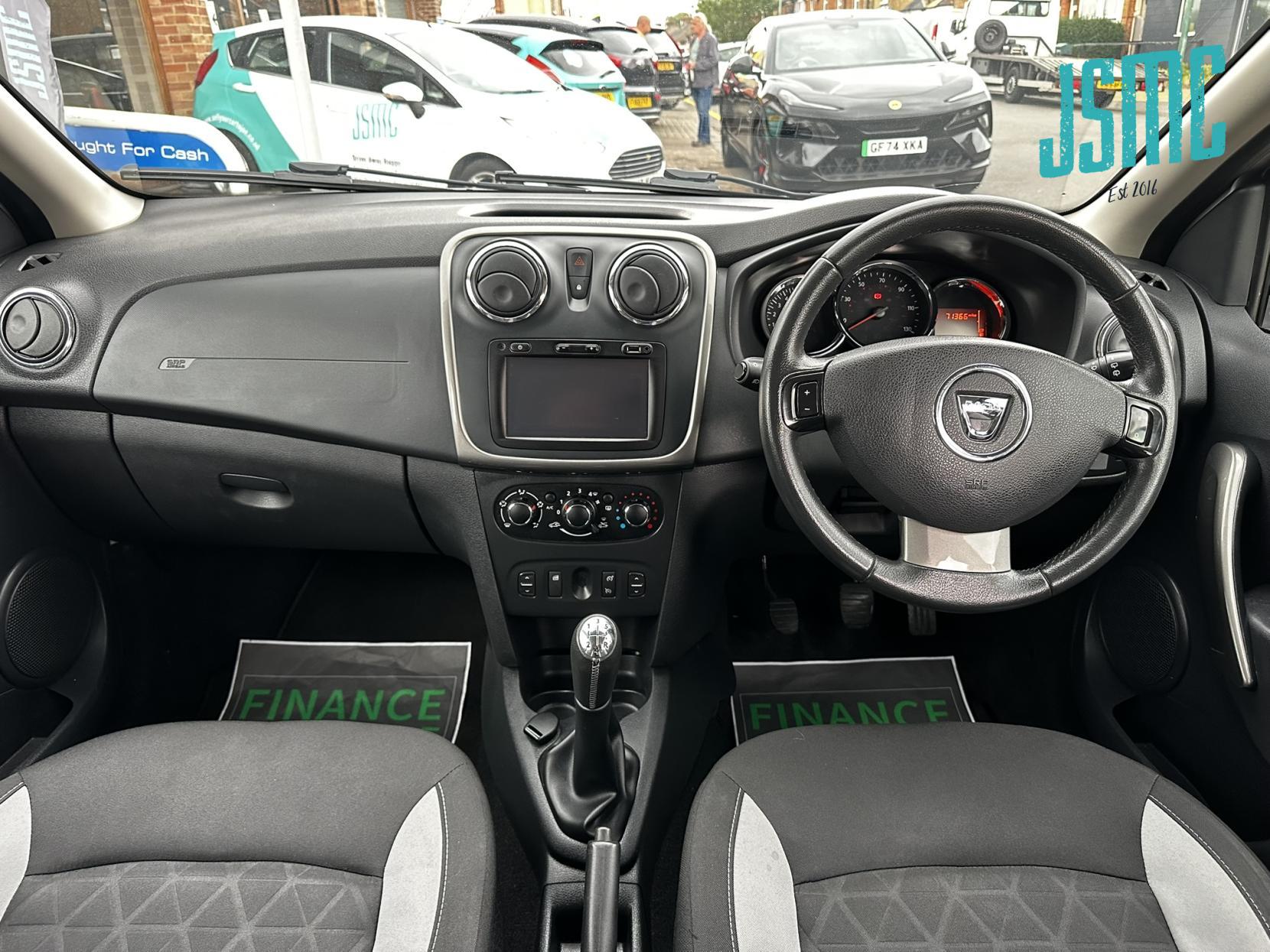 Dacia Sandero Stepway 0.9 TCe Laureate Hatchback 5dr Petrol Manual Euro 5 (90 ps)