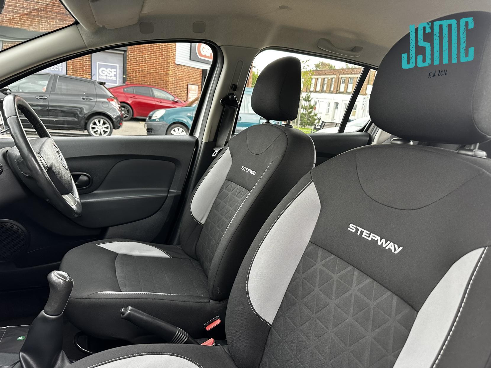 Dacia Sandero Stepway 0.9 TCe Laureate Hatchback 5dr Petrol Manual Euro 5 (90 ps)