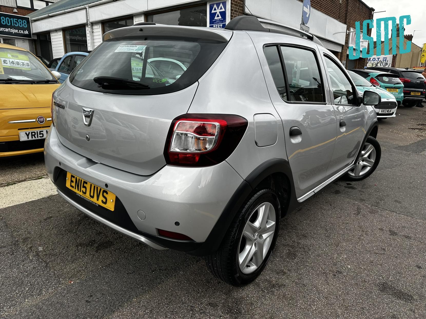 Dacia Sandero Stepway 0.9 TCe Laureate Hatchback 5dr Petrol Manual Euro 5 (90 ps)