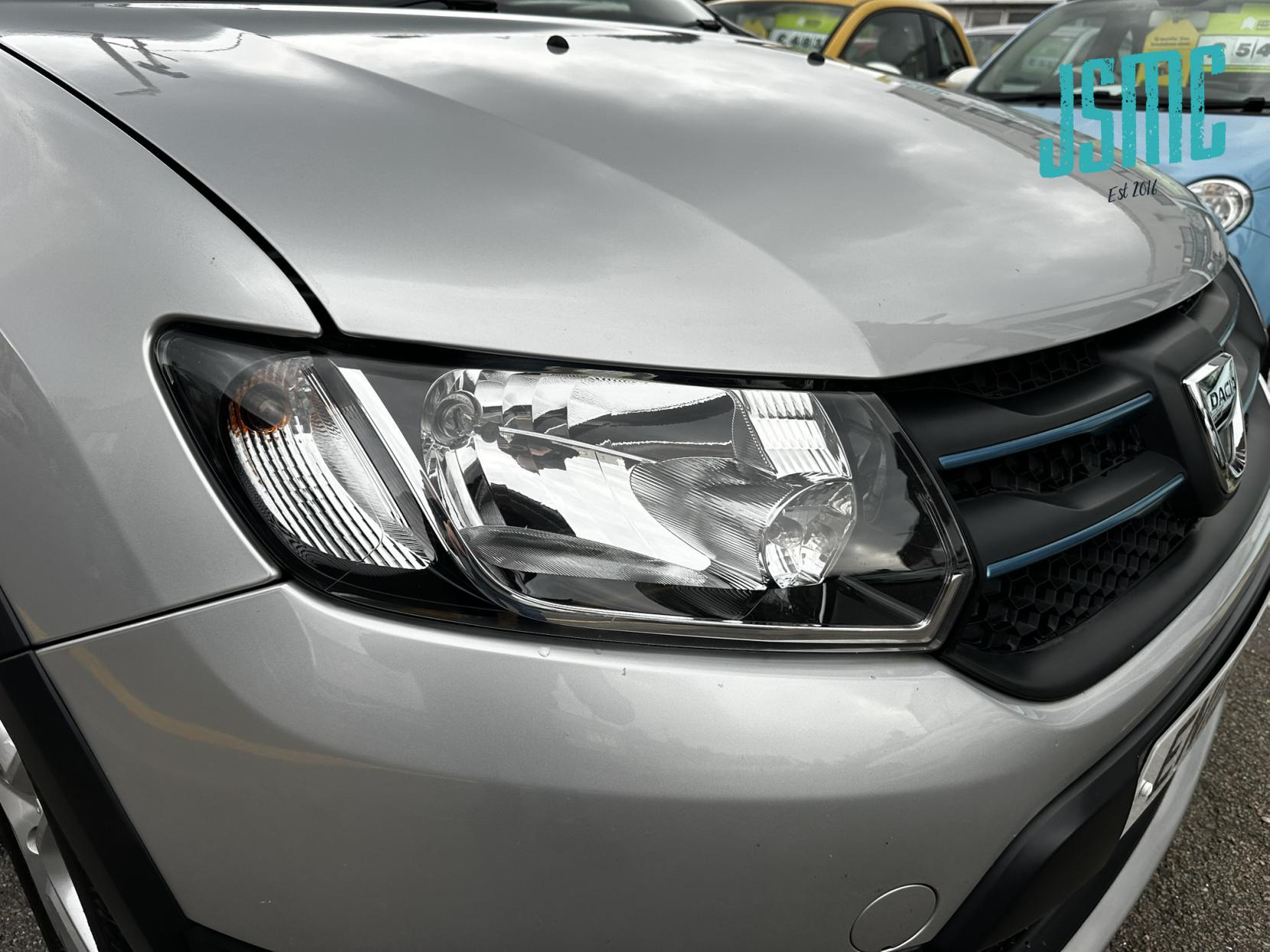 Dacia Sandero Stepway 0.9 TCe Laureate Hatchback 5dr Petrol Manual Euro 5 (90 ps)