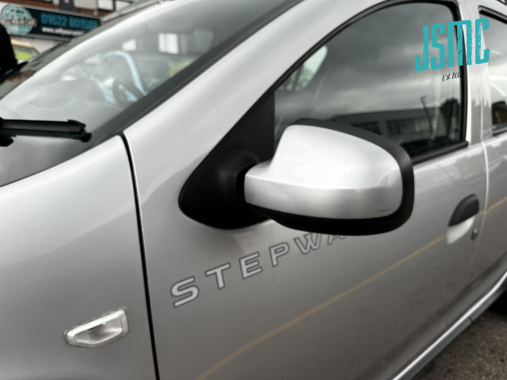 Dacia Sandero Stepway 0.9 TCe Laureate Hatchback 5dr Petrol Manual Euro 5 (90 ps)