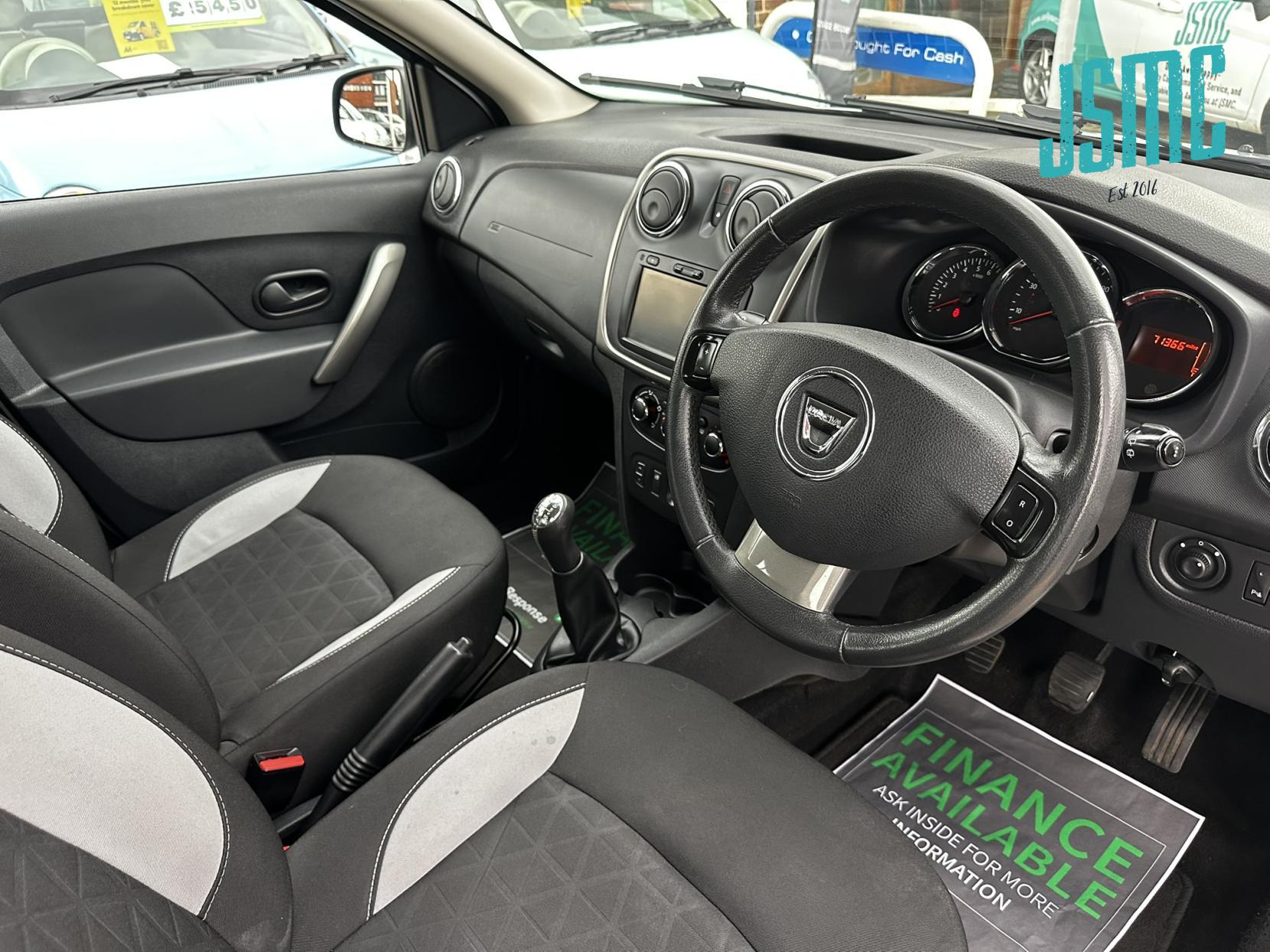 Dacia Sandero Stepway 0.9 TCe Laureate Hatchback 5dr Petrol Manual Euro 5 (90 ps)