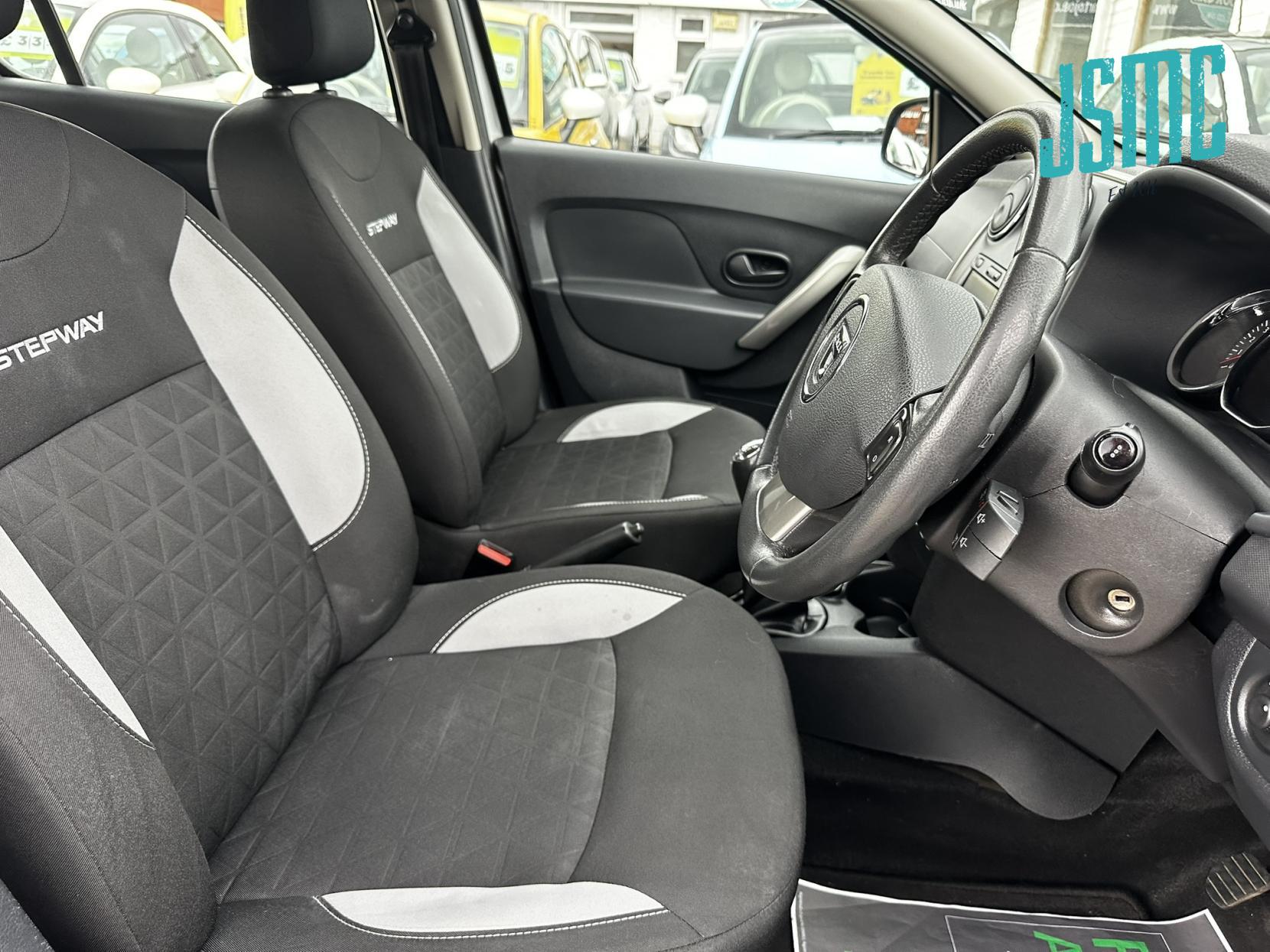 Dacia Sandero Stepway 0.9 TCe Laureate Hatchback 5dr Petrol Manual Euro 5 (90 ps)