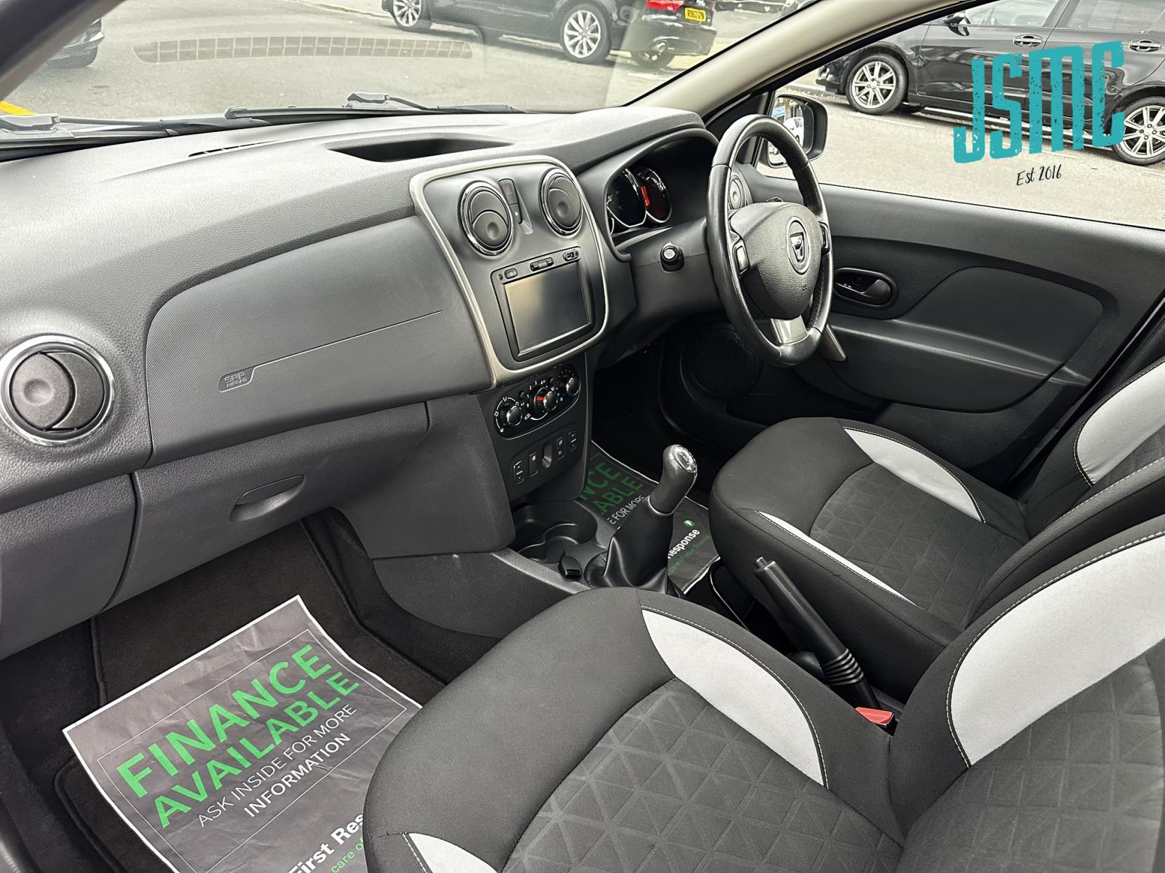 Dacia Sandero Stepway 0.9 TCe Laureate Hatchback 5dr Petrol Manual Euro 5 (90 ps)