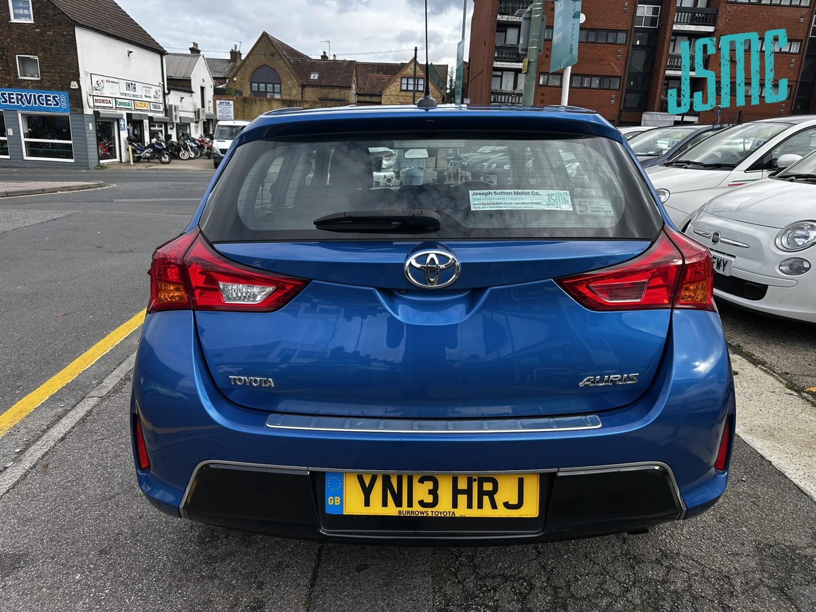 Toyota Auris 1.33 Dual VVT-i Icon Hatchback 5dr Petrol Manual Euro 5 (s/s) (101 ps)