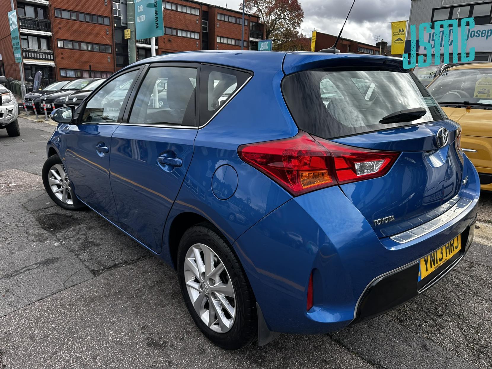 Toyota Auris 1.33 Dual VVT-i Icon Hatchback 5dr Petrol Manual Euro 5 (s/s) (101 ps)